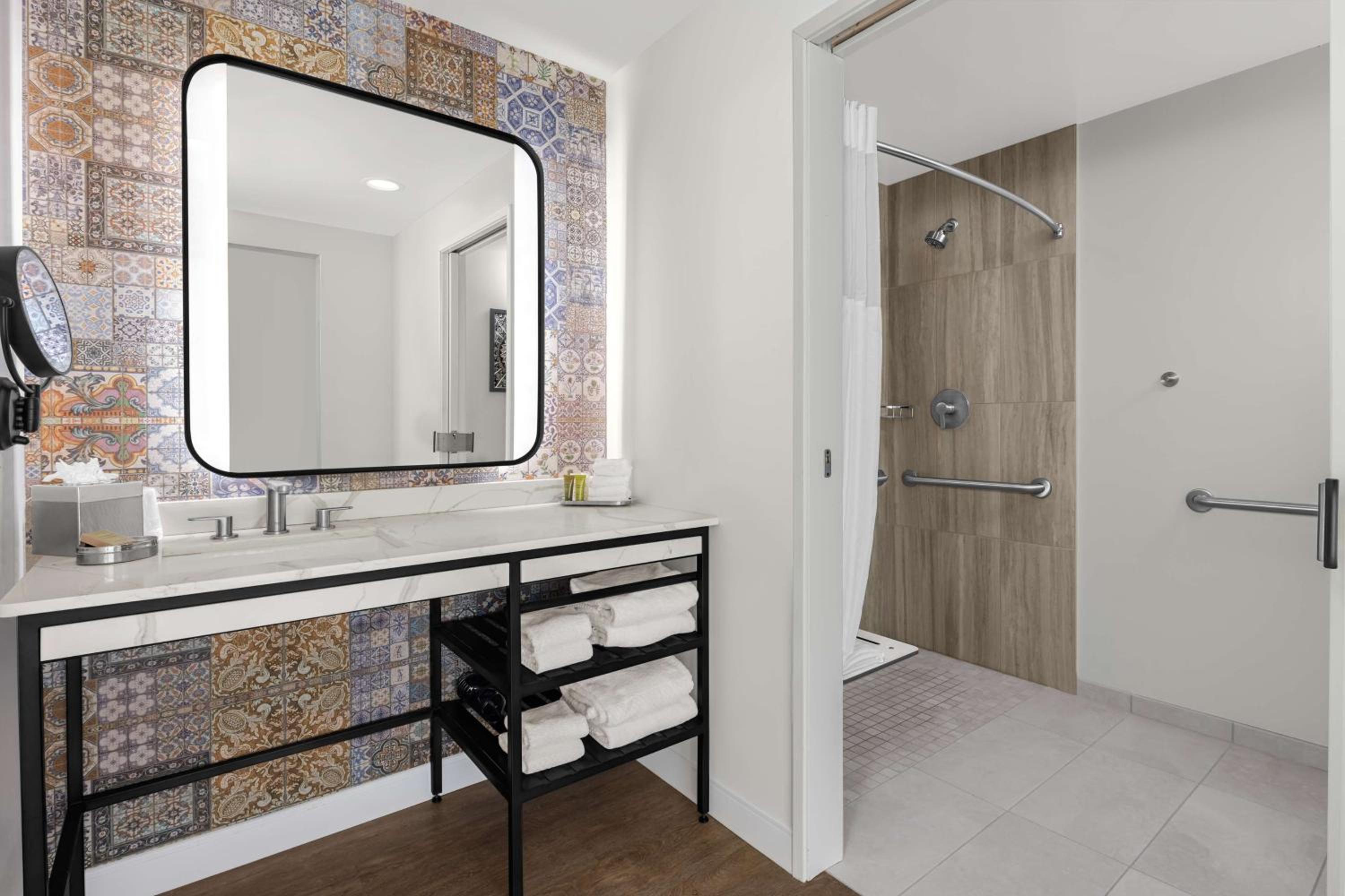Suite with Patio and Roll-in Shower - Mobility Access - Photo 9