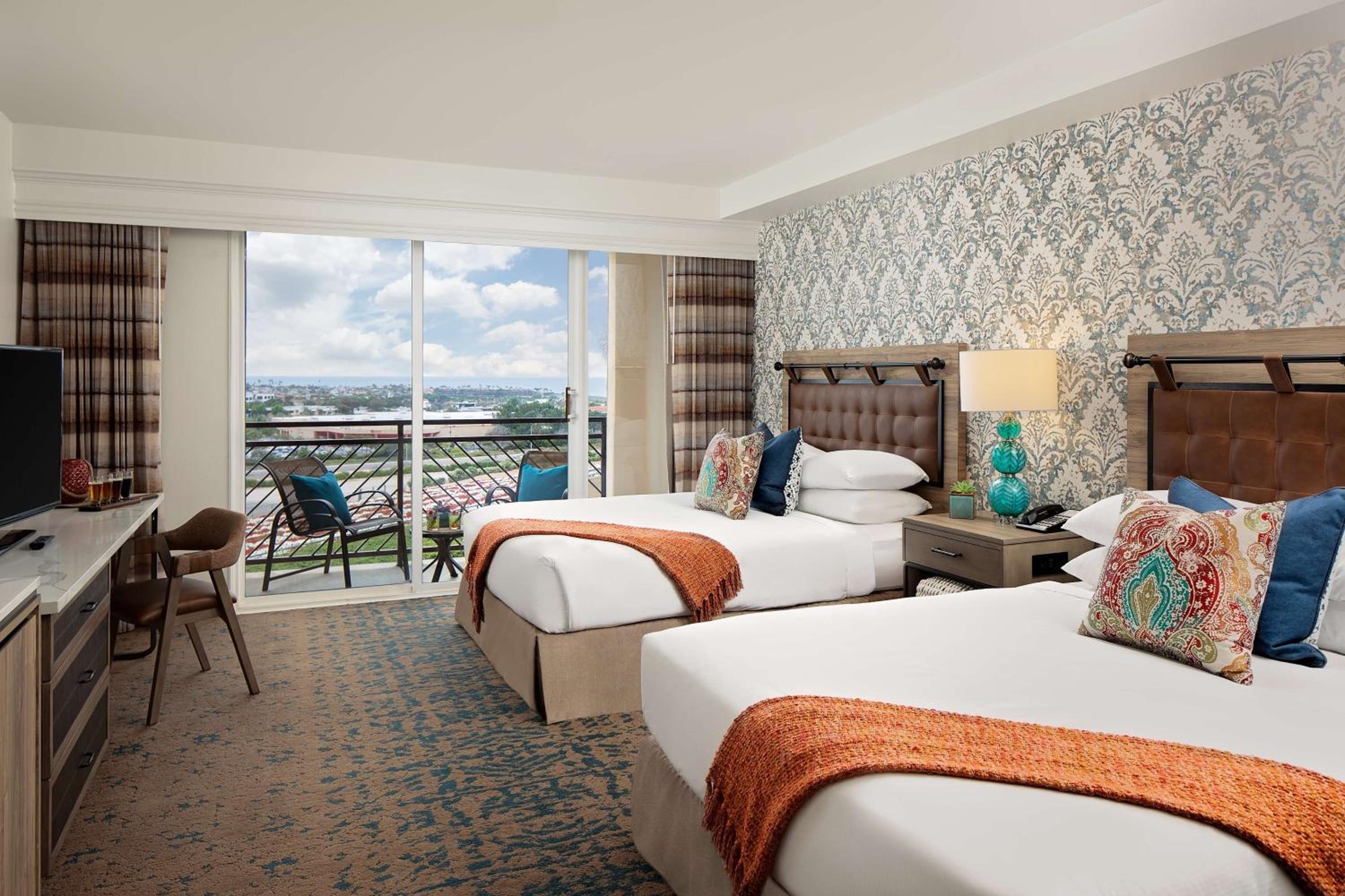 Premium Queen Room with Two Queen Beds - Photo 12