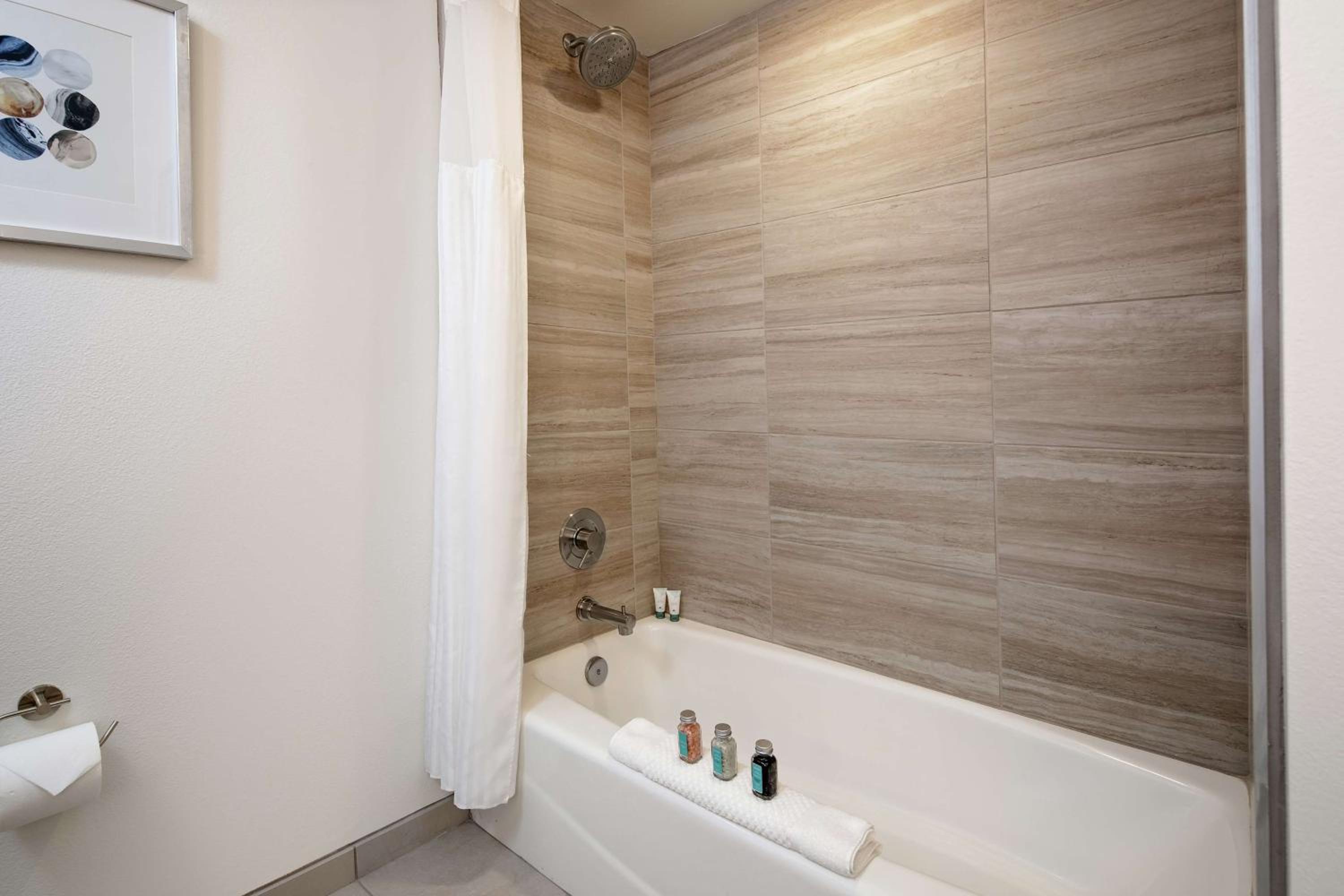 King Room - Mobility Access - Photo 6
