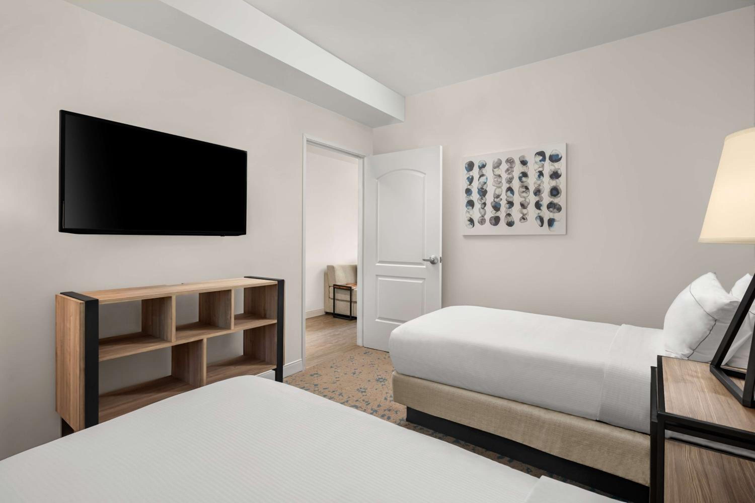 Two-Room Suite - Photo 5