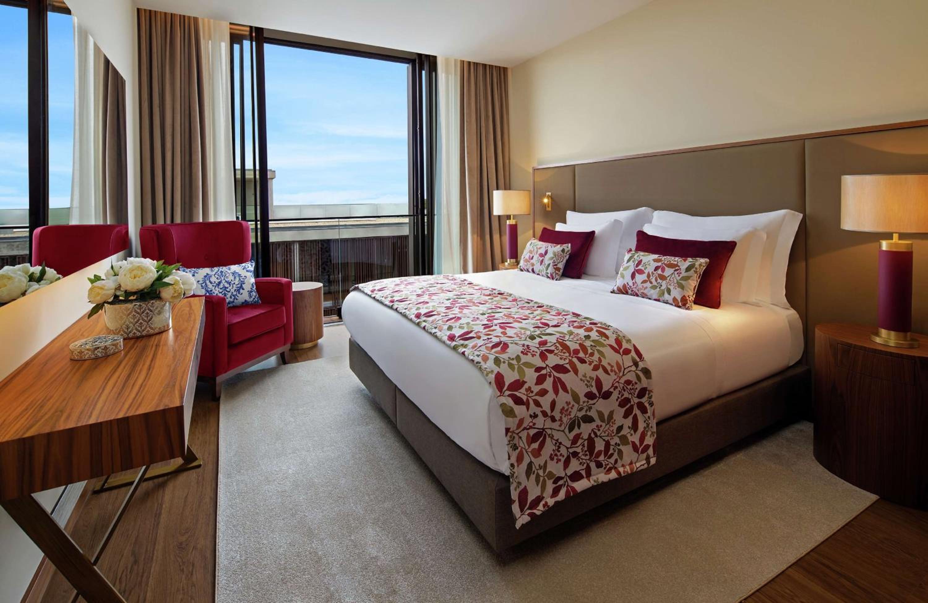 One-Bedroom King Suite with Balcony - Photo 1