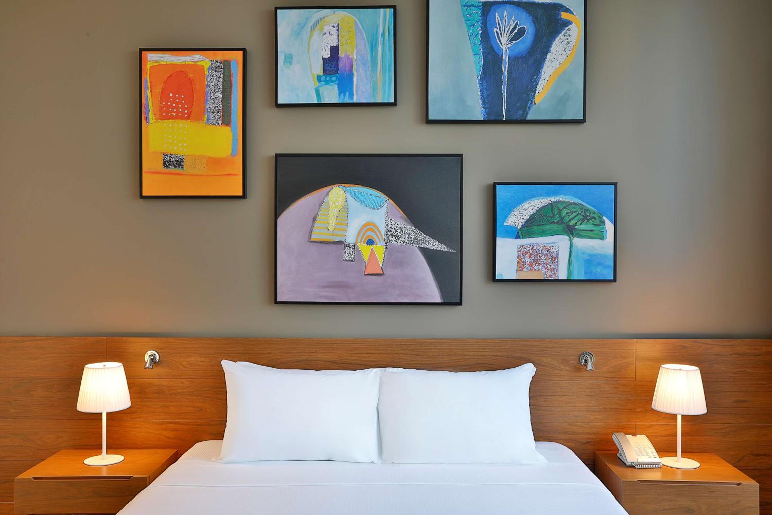 One-Bedroom Suite - Photo 2