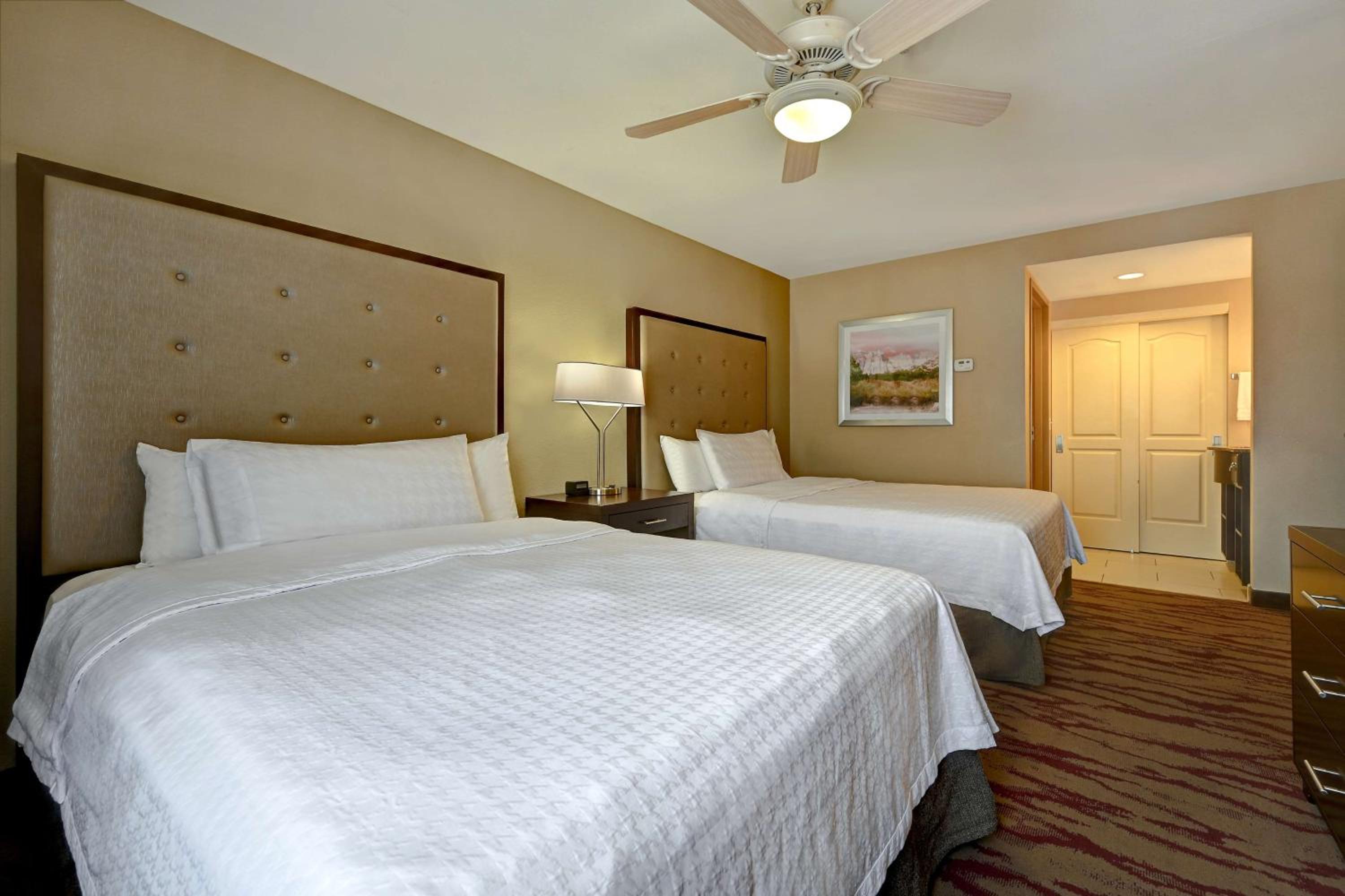 One-Bedroom Queen Suite with Two Queen Beds - Non-Smoking photo 1