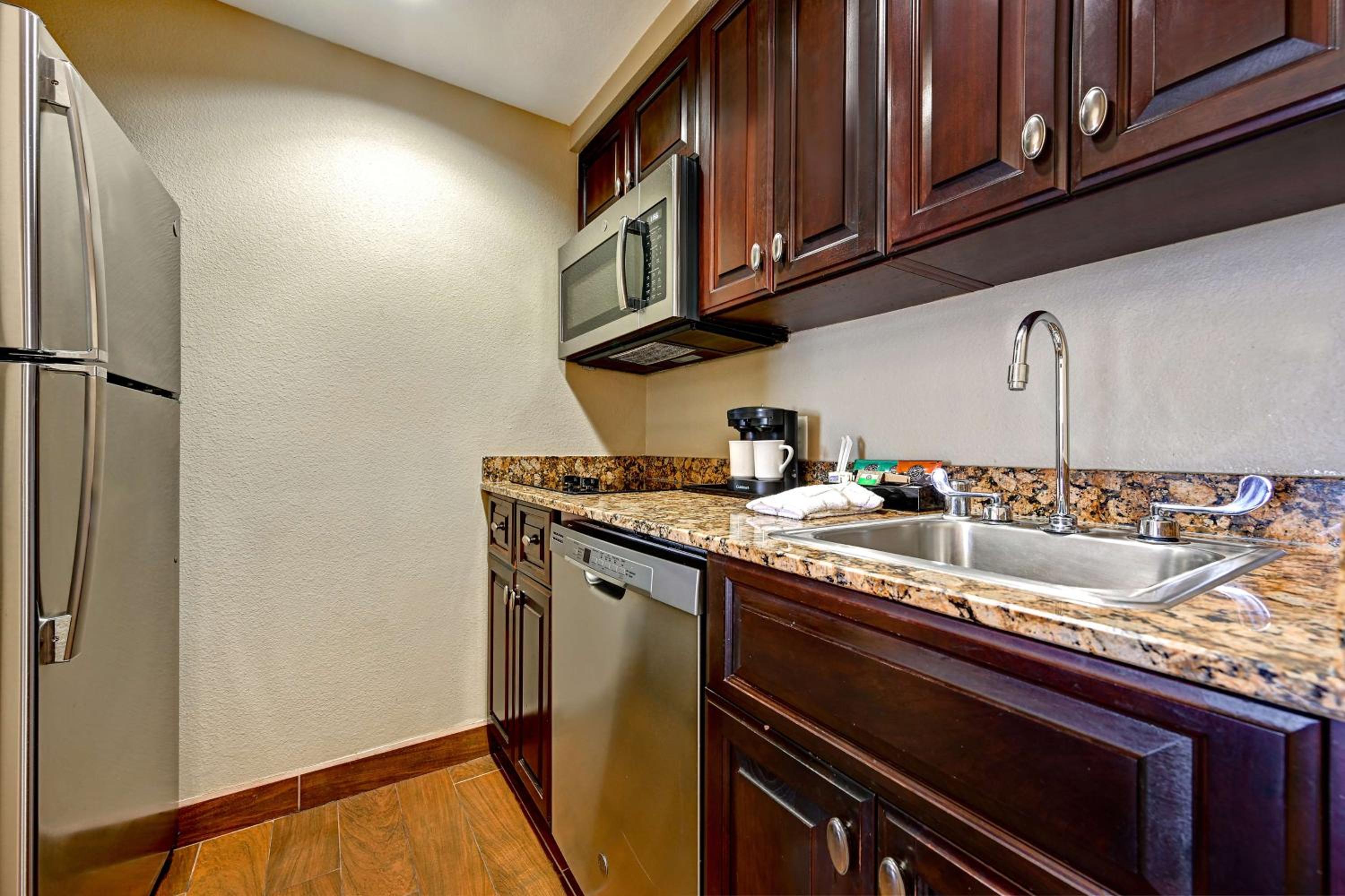 King Studio Suite - Non-Smoking photo 3