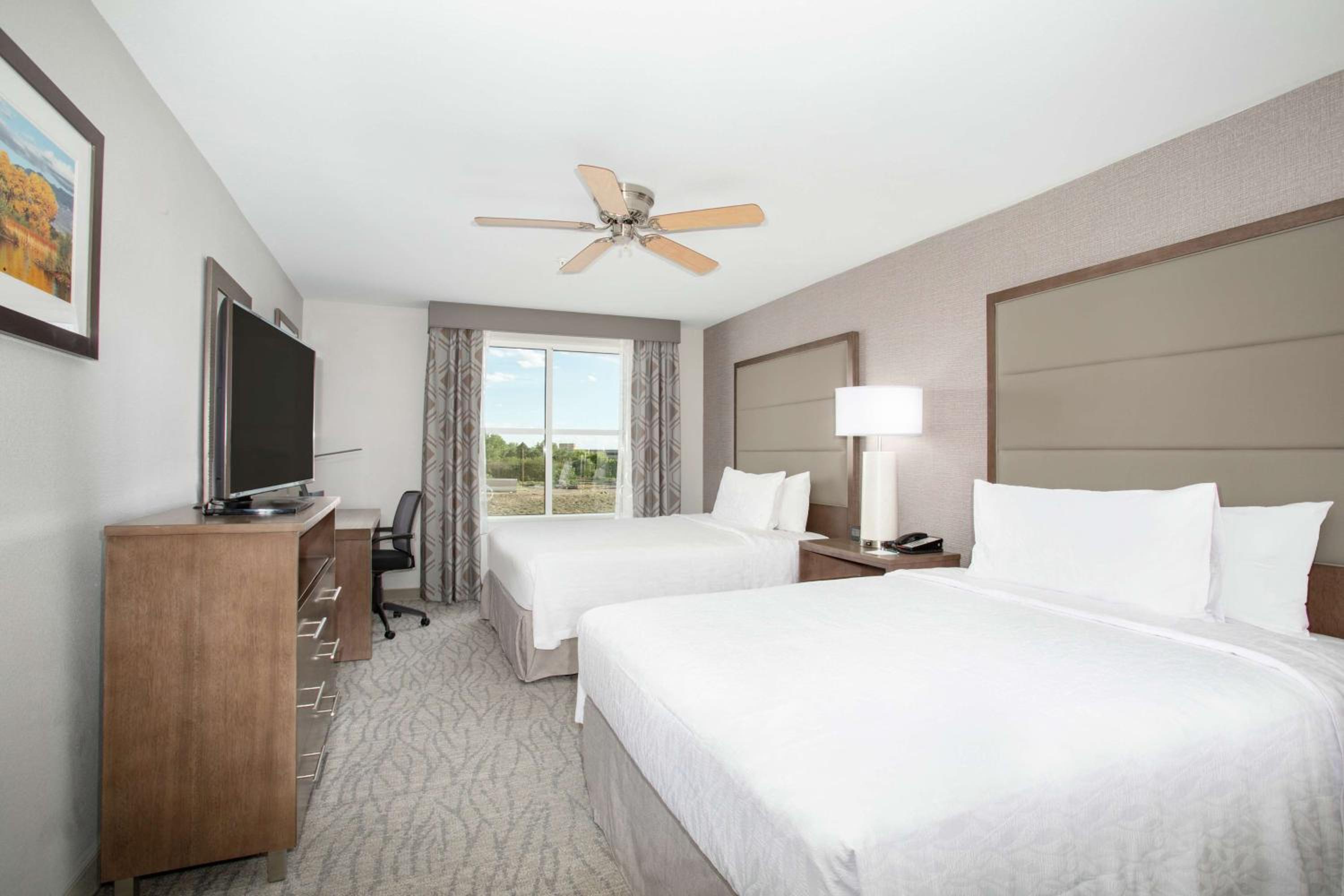 Queen Room with Two Queen Beds - Non-Smoking photo 1