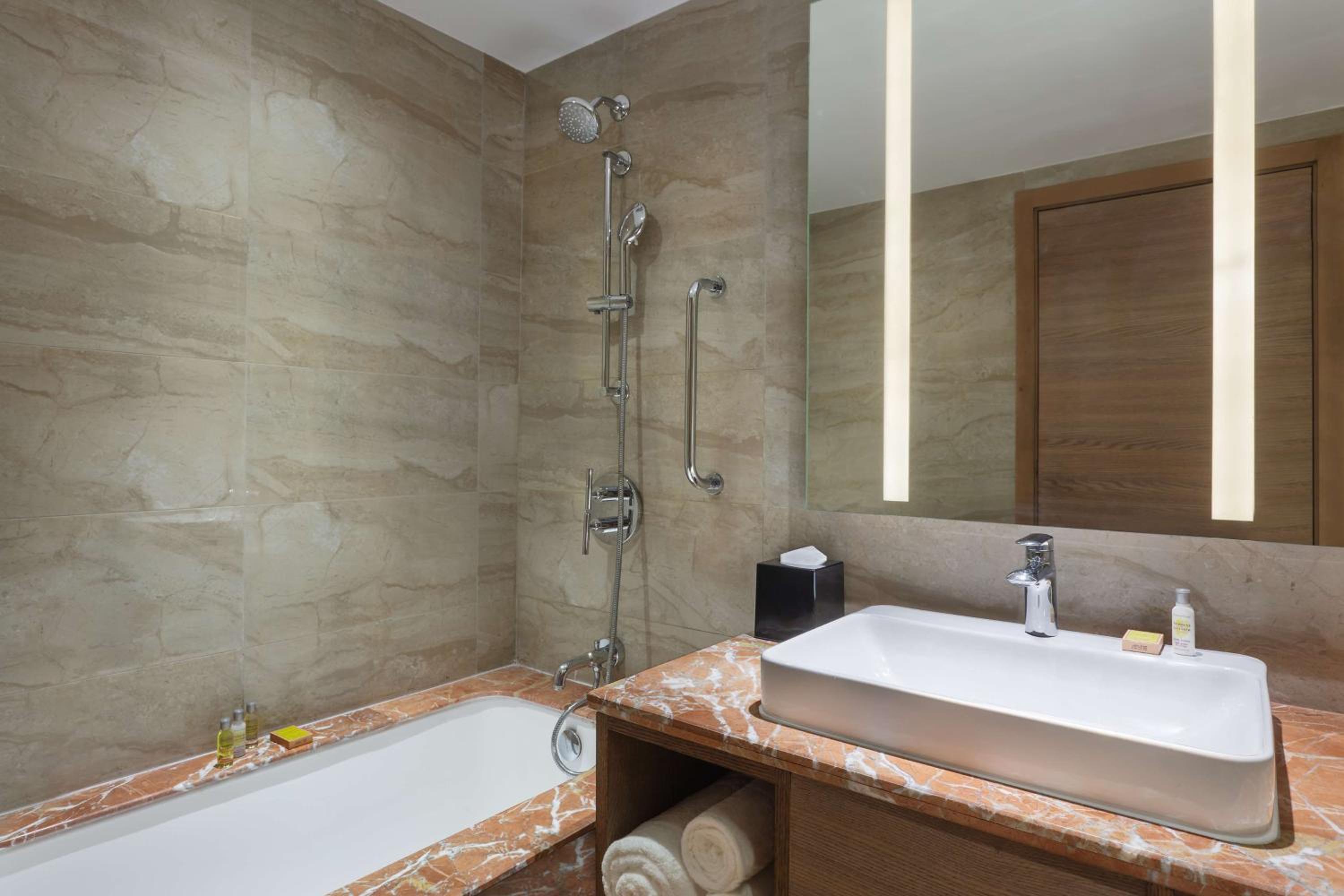 Twin Room - Photo 2
