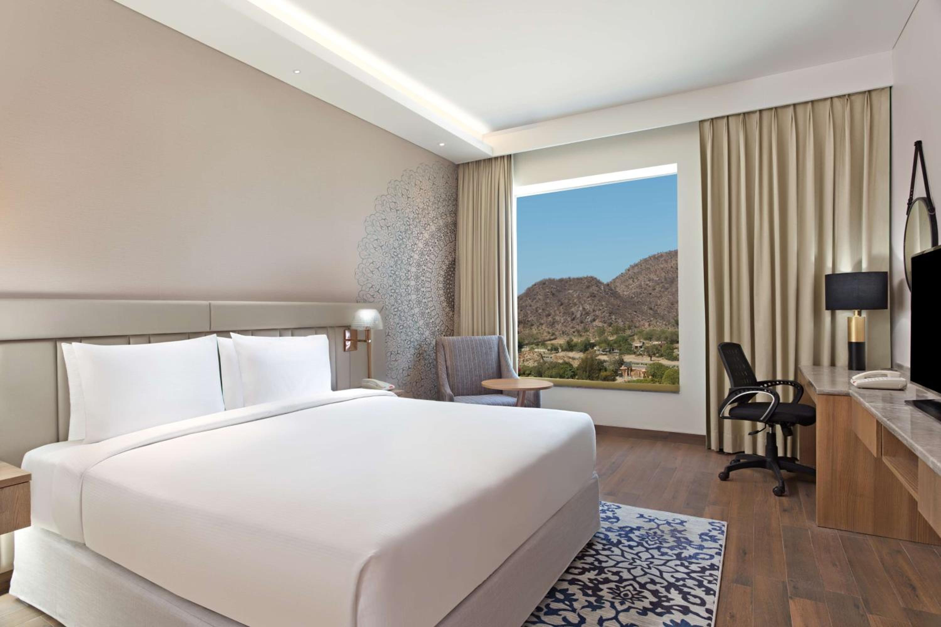 King Guest Room - Photo 3