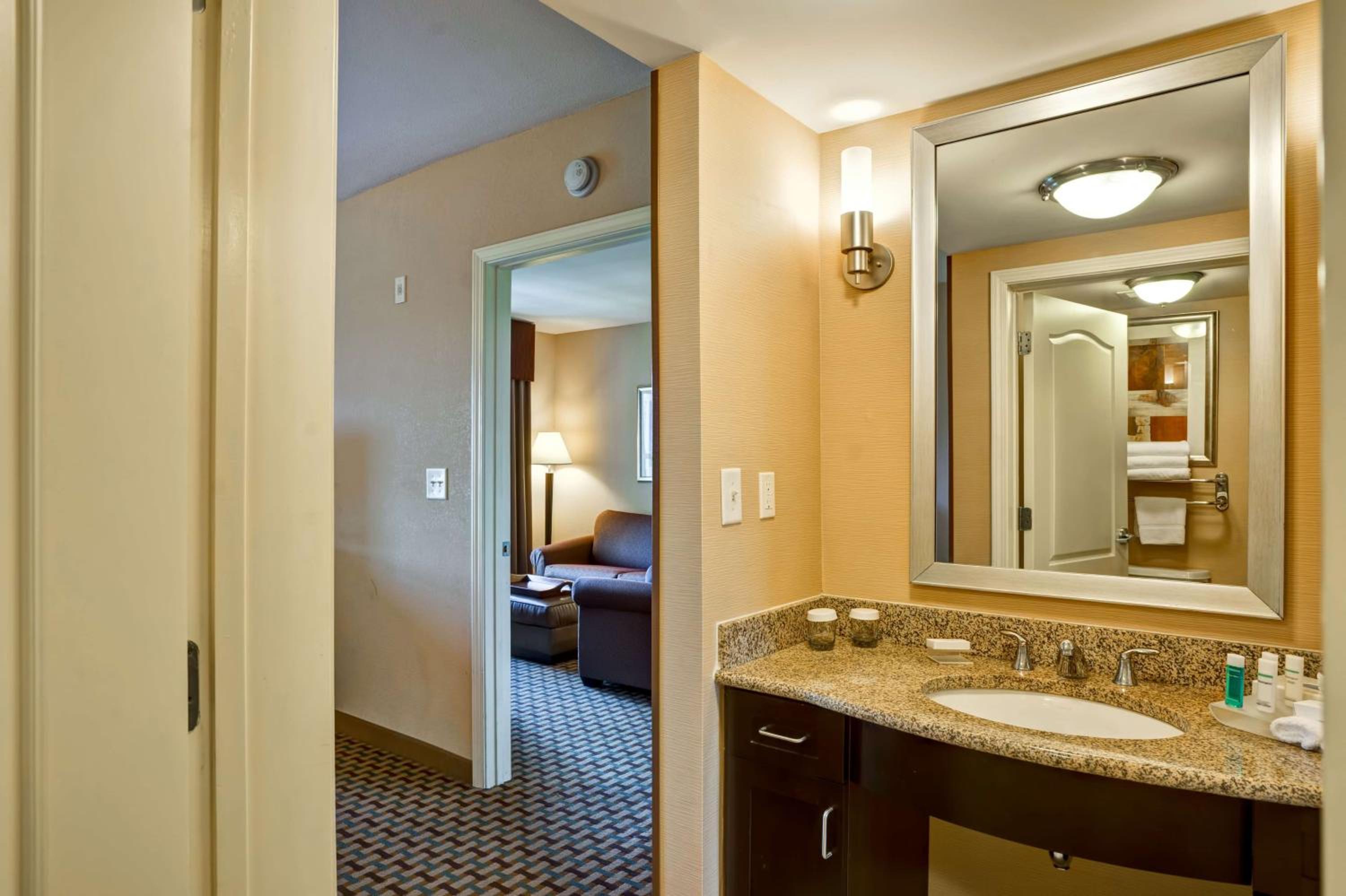One-Bedroom King Suite - Non-Smoking - Photo 7