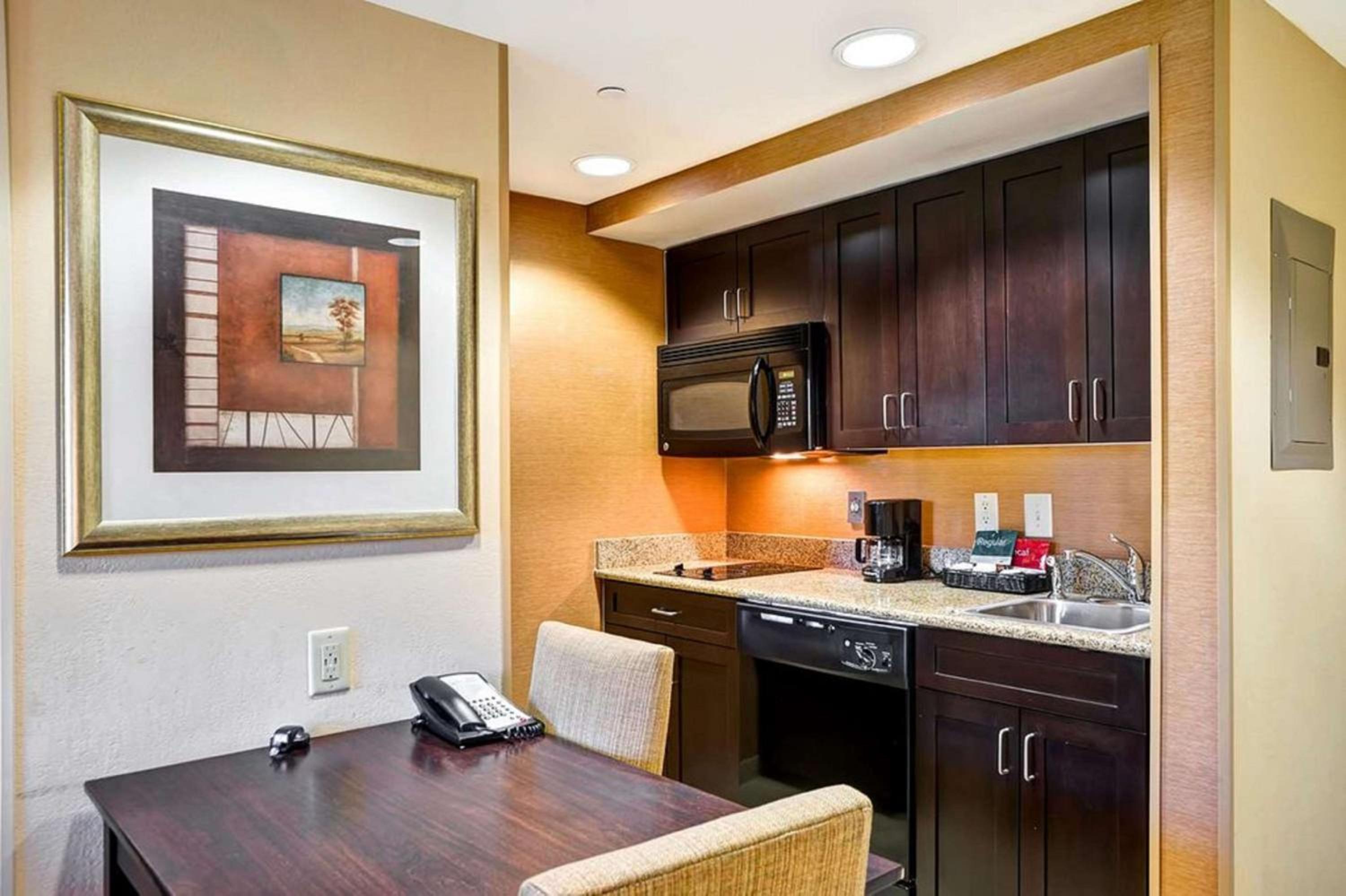 King Studio Suite - Non-Smoking - Photo 5