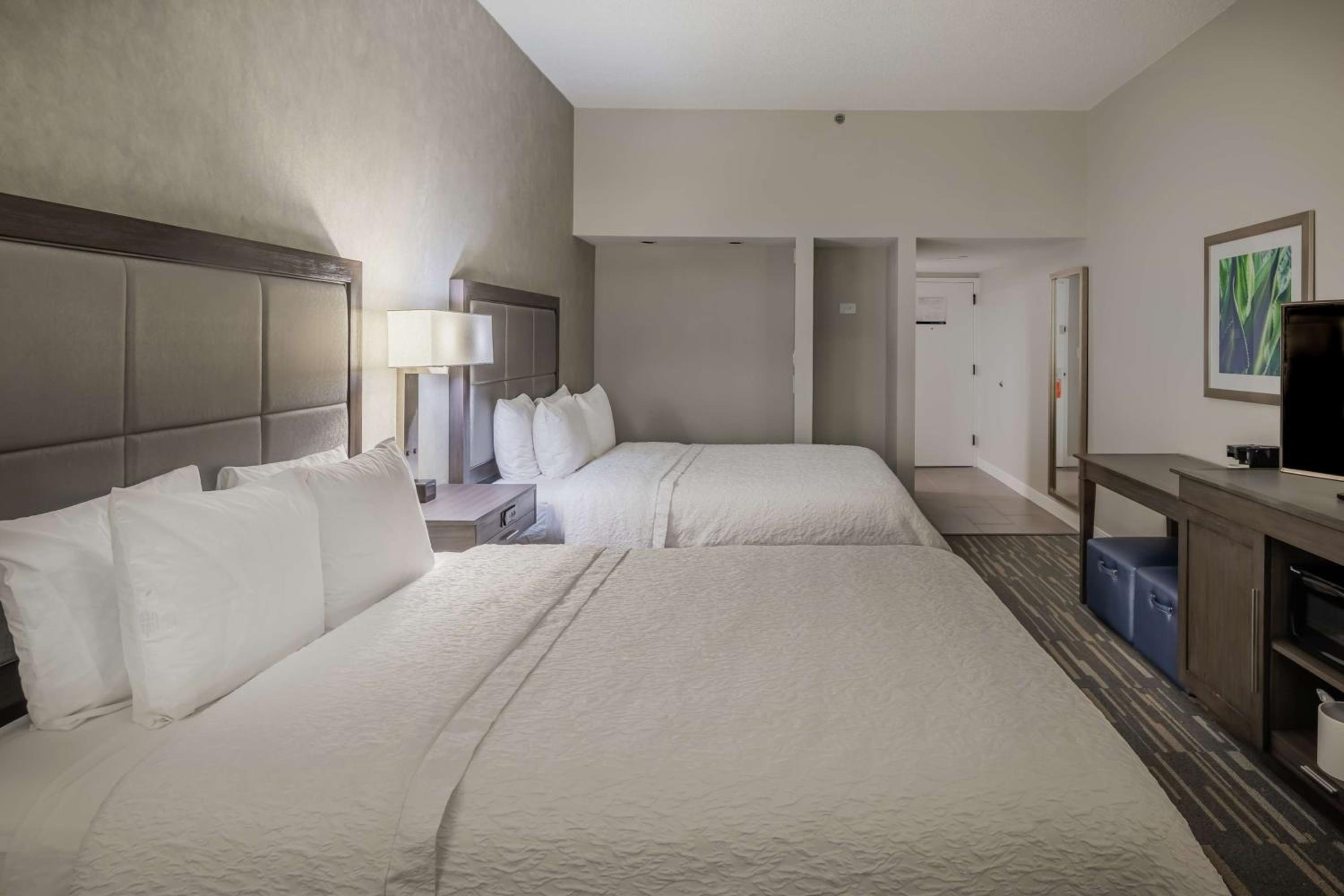 Room with Two Queen Beds - Non-Smoking - Photo 5