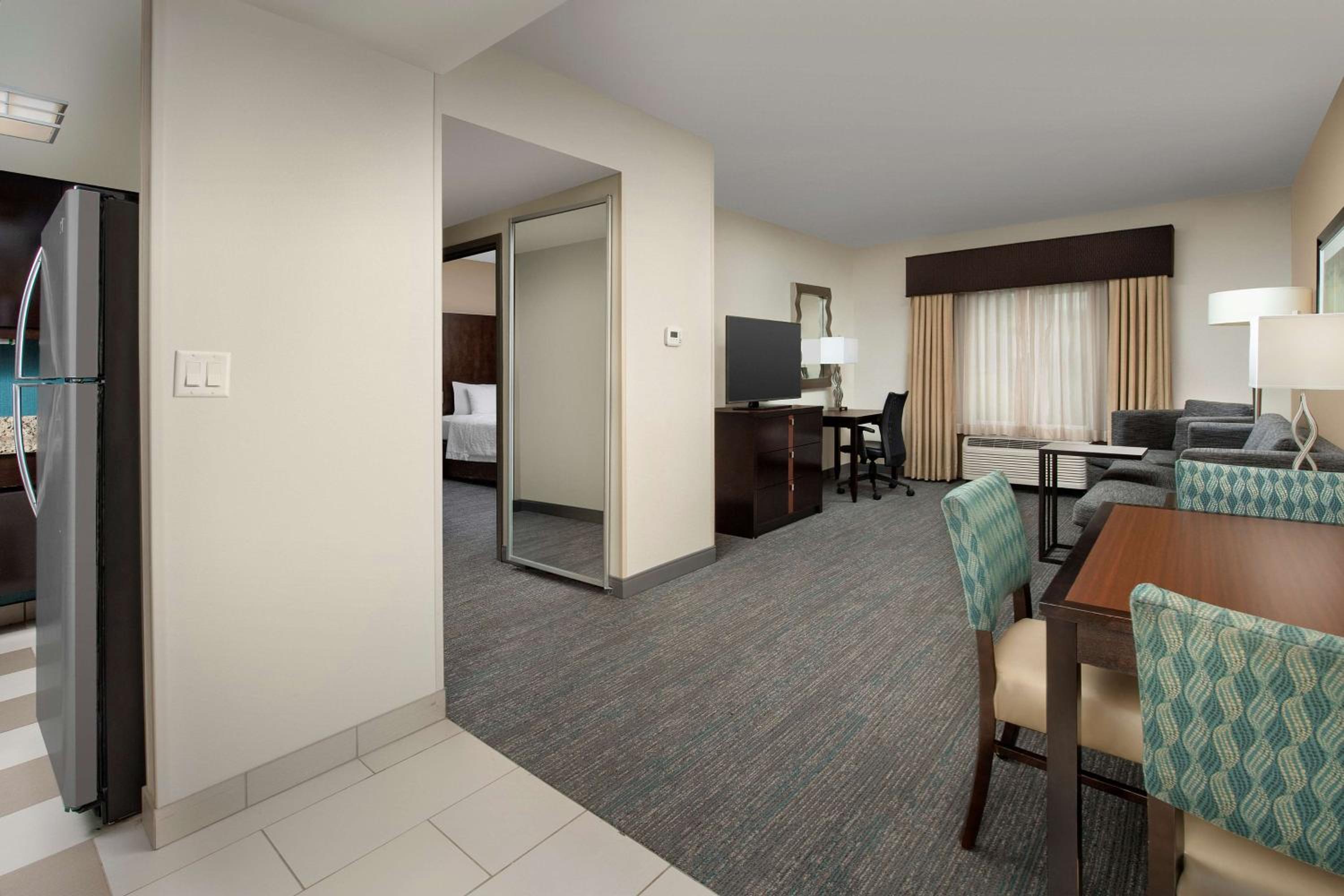 King Suite with Kitchen - Photo 4