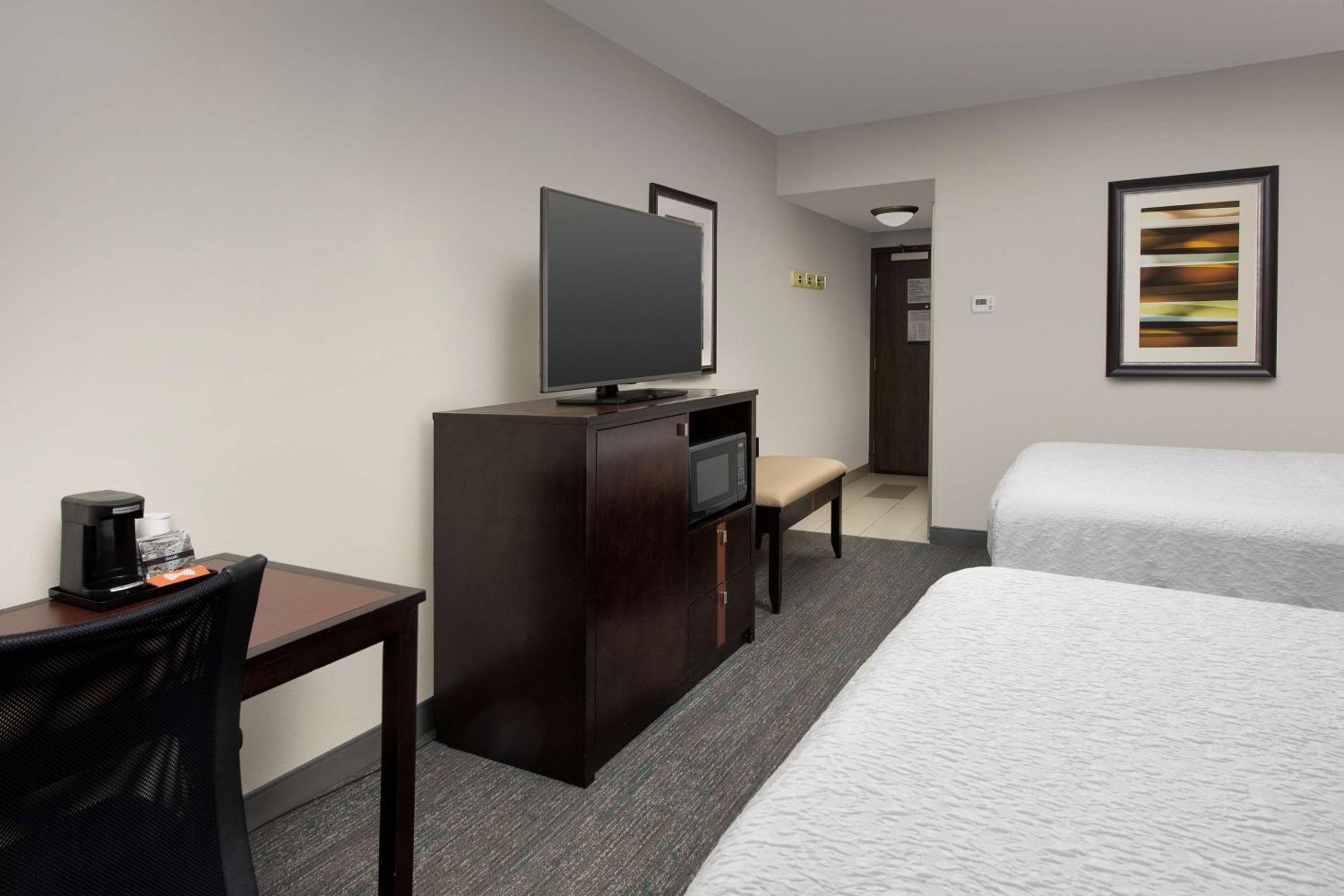 Room with Two Queen Beds - Non-Smoking - Photo 1