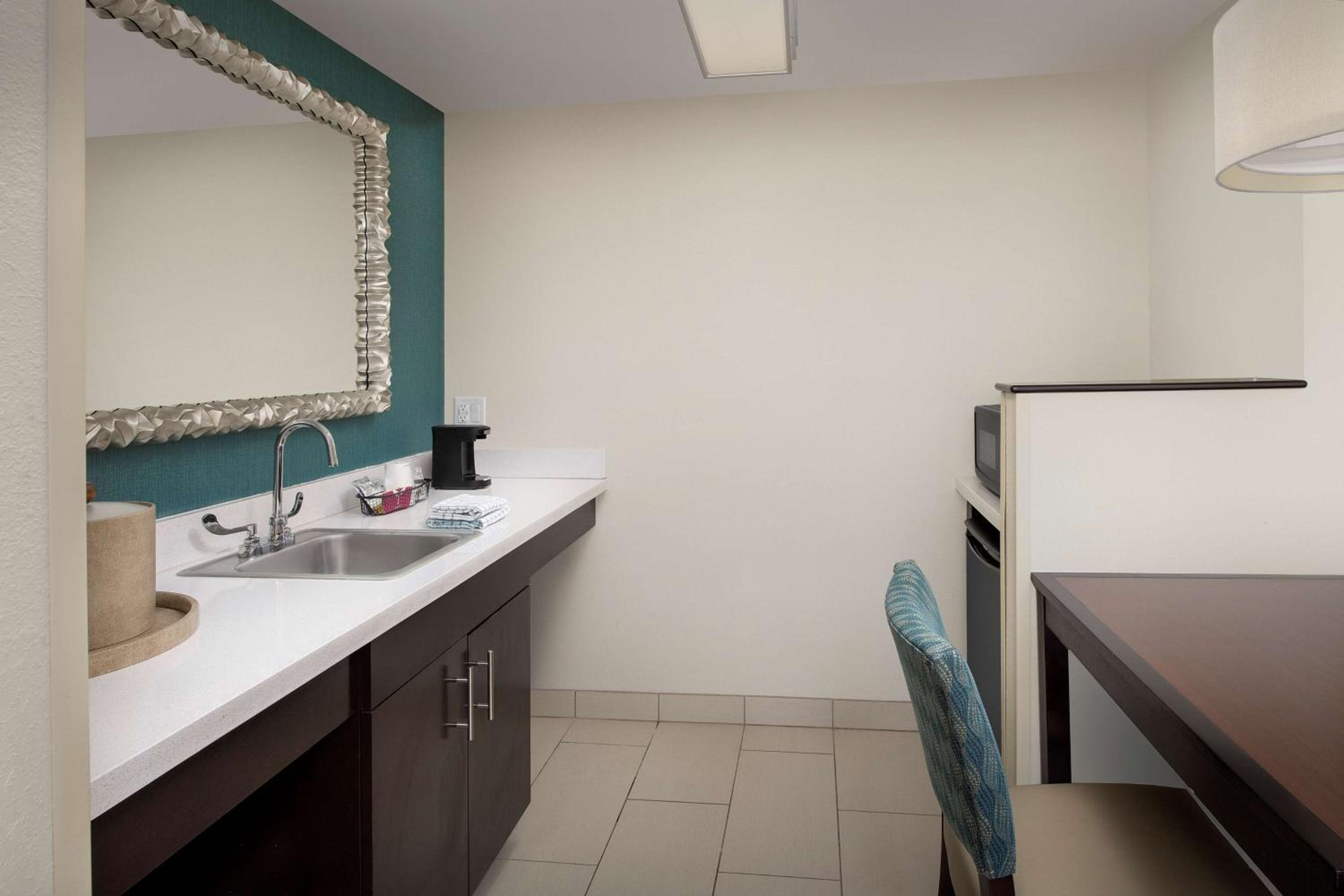 Double Suite with Two Double Beds - Photo 3