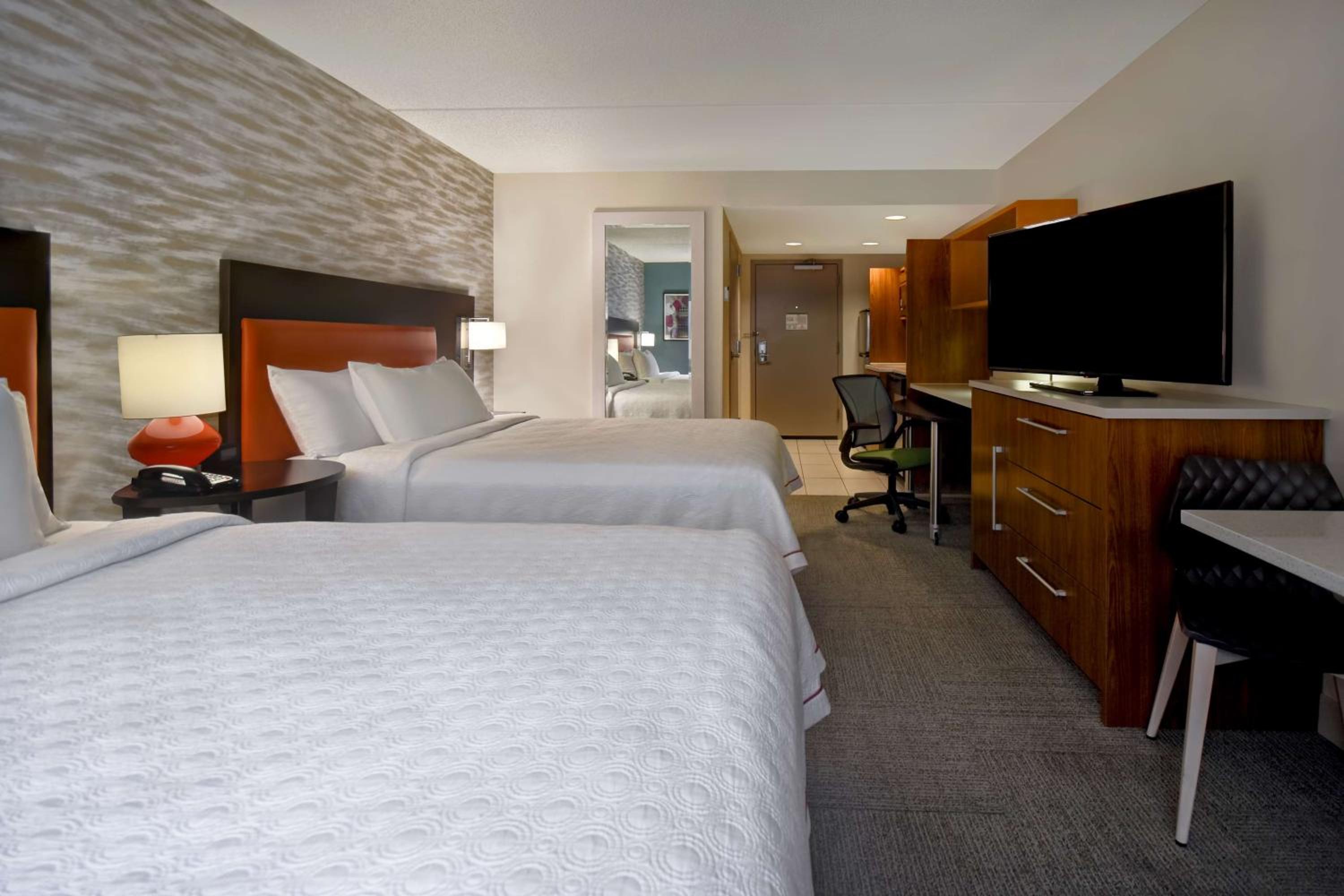 Queen Studio with Two Queen Beds - Photo 2