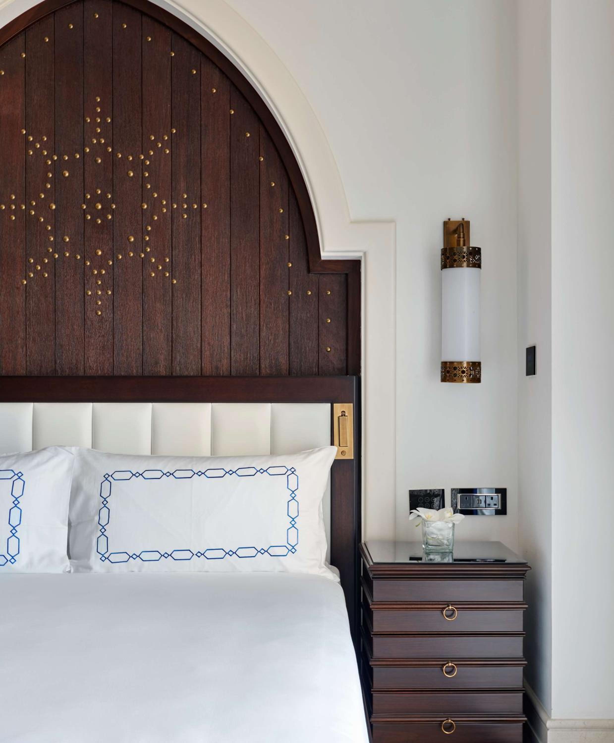 Queen Guestroom with Two Queen Beds and Sea View (with waterpark access) - Photo 2