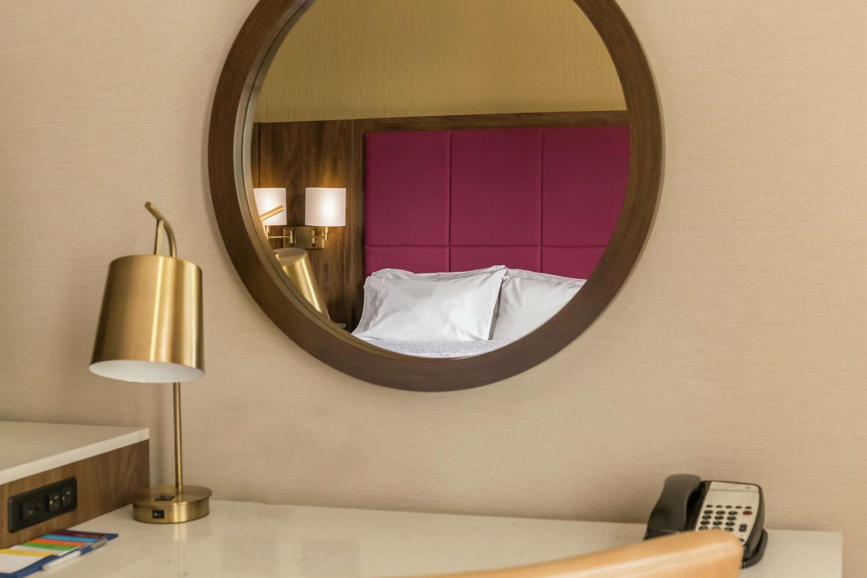 Room with Two Queen Beds - Non-Smoking - Photo 3