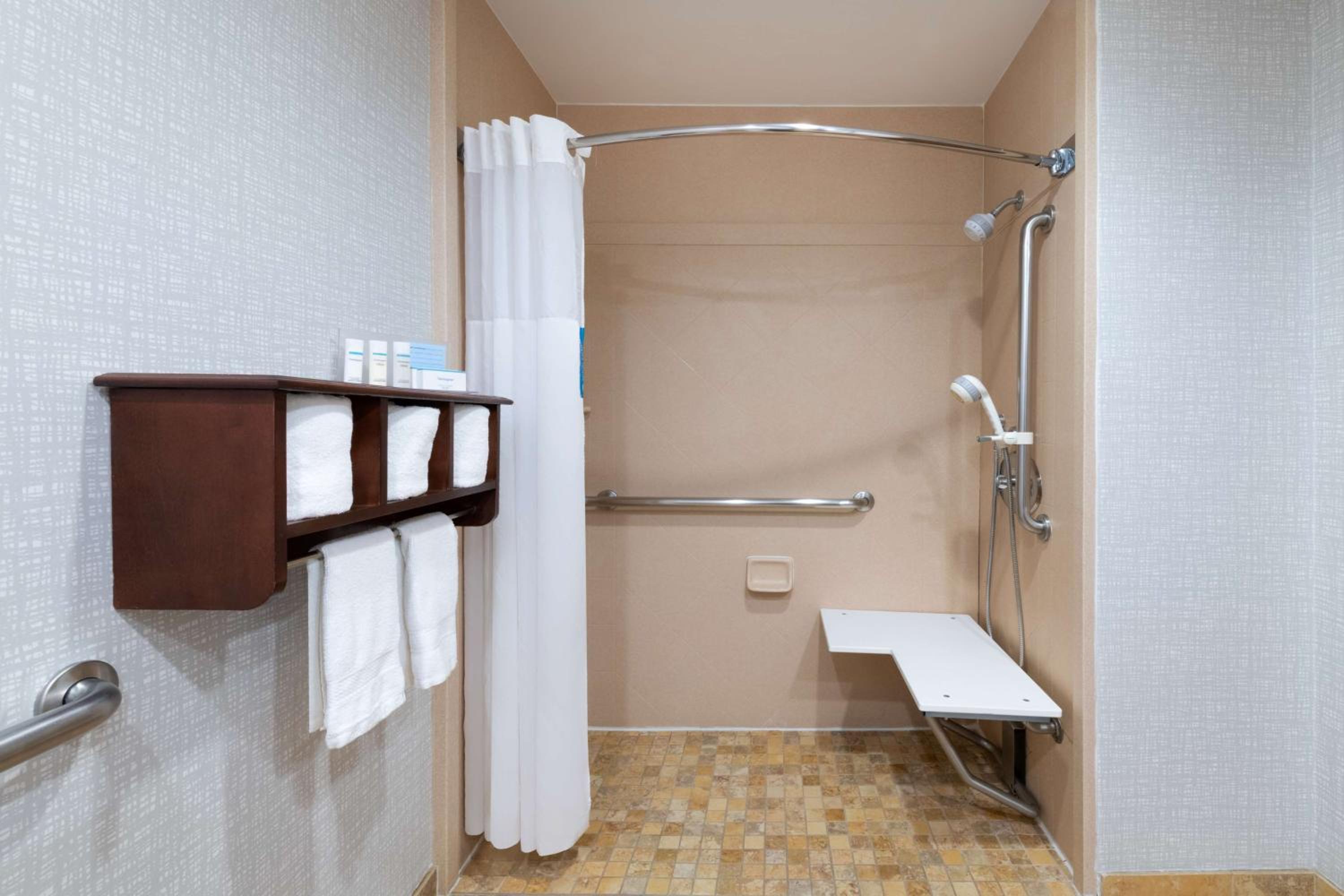 King Room - Hearing Access/Non-Smoking - Photo 2
