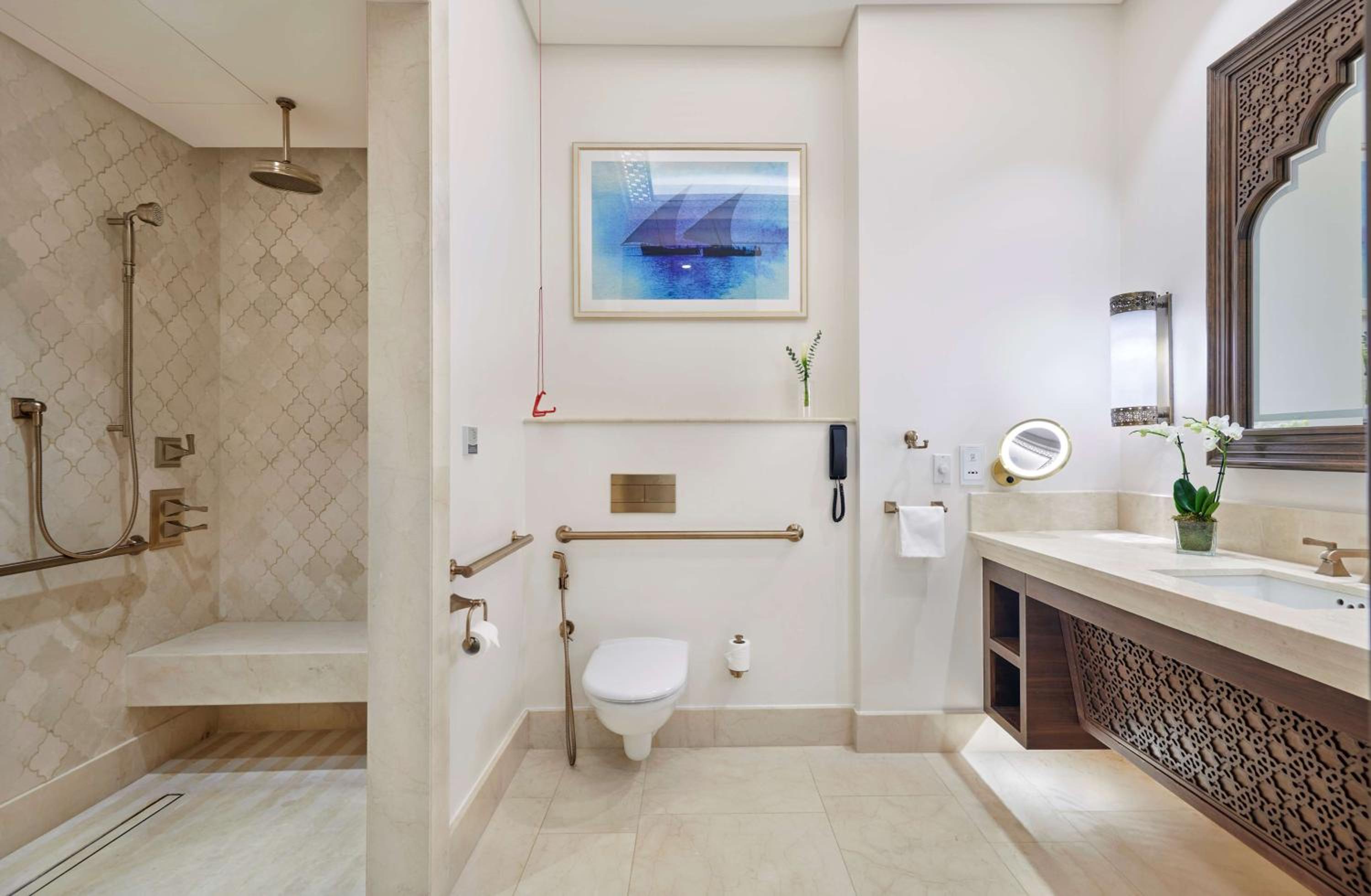 King Guest Room with Waterpark Access - Mobility Accessible - Photo 4