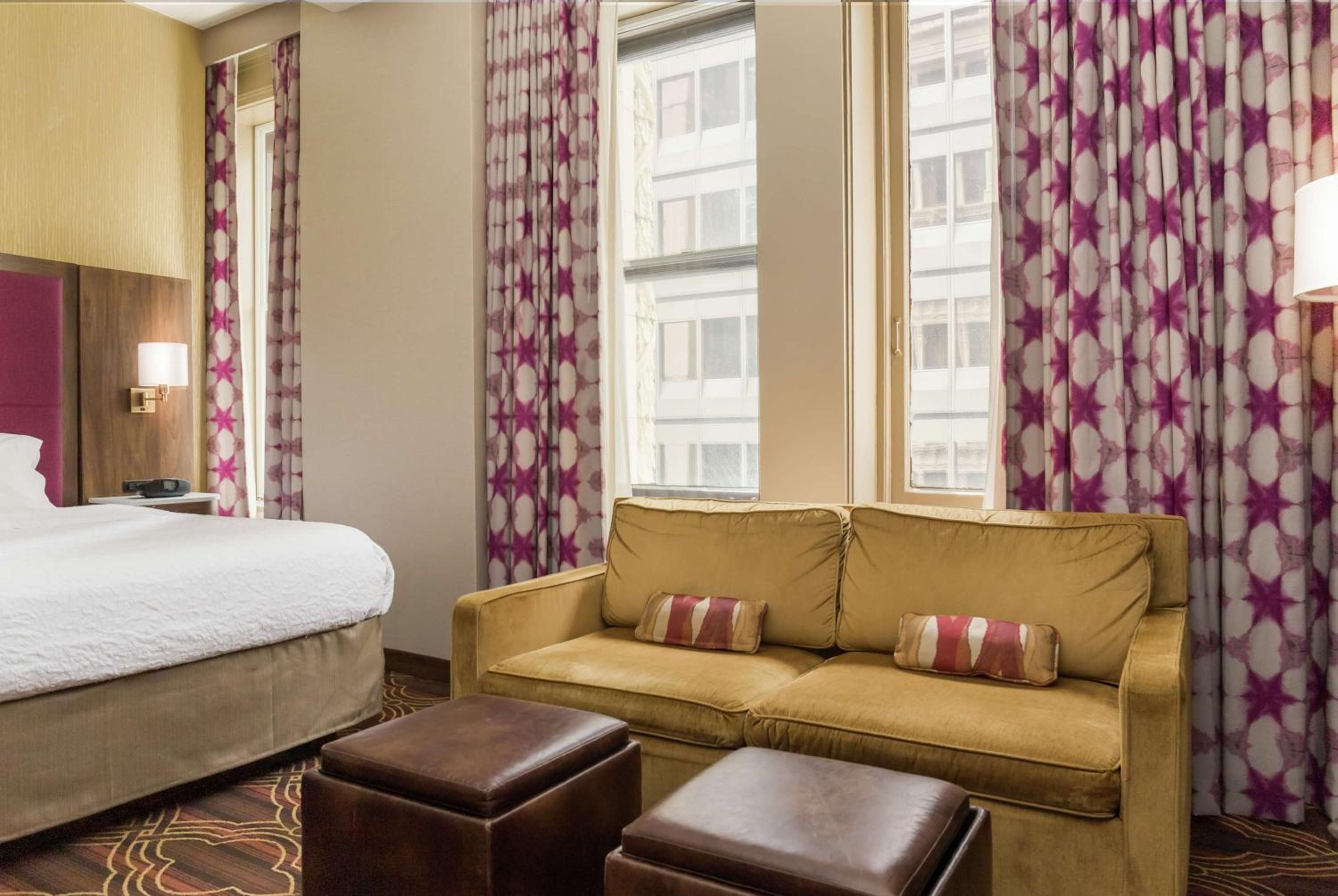 King Room with Sofa Bed - Non-Smoking - Photo 3