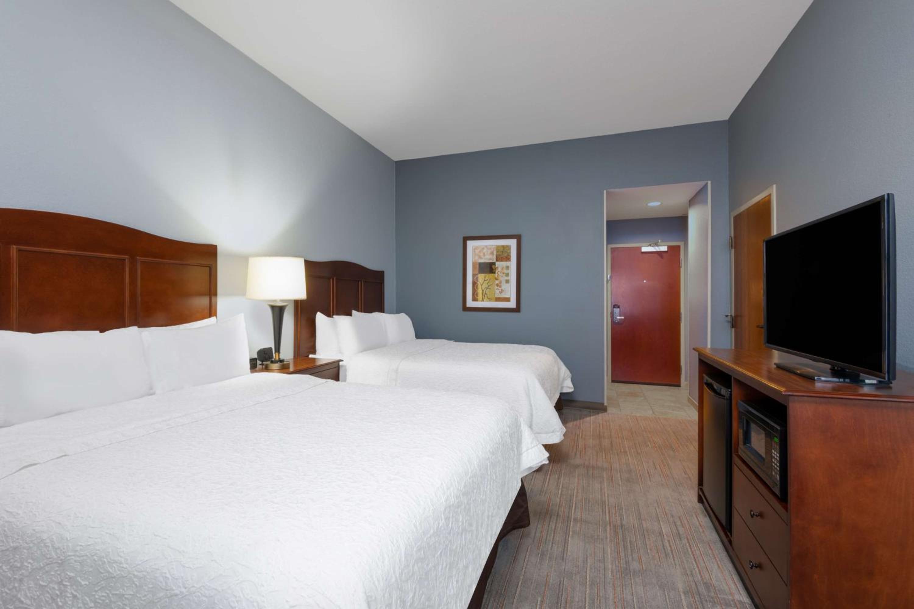 Room with Two Queen Beds - Non-Smoking - Photo 2