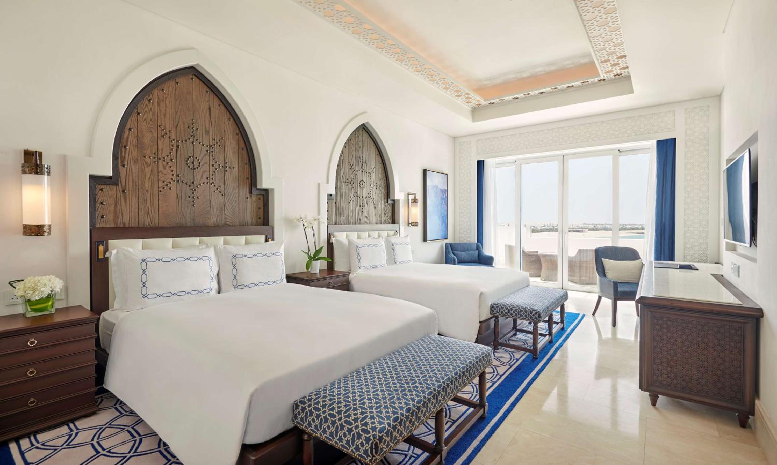 Queen Guestroom with Two Queen Beds and Sea View (with waterpark access) - Photo 3
