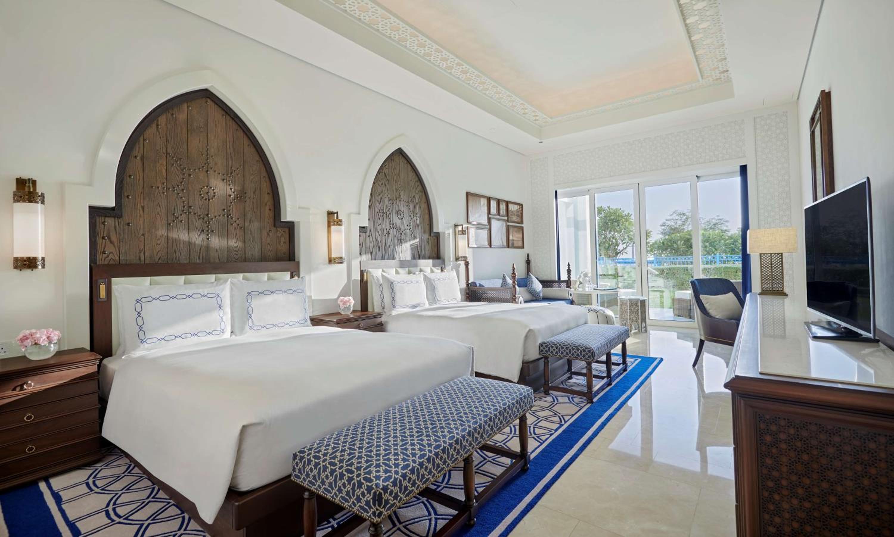 Queen Room with Two Queen Beds - Photo 4