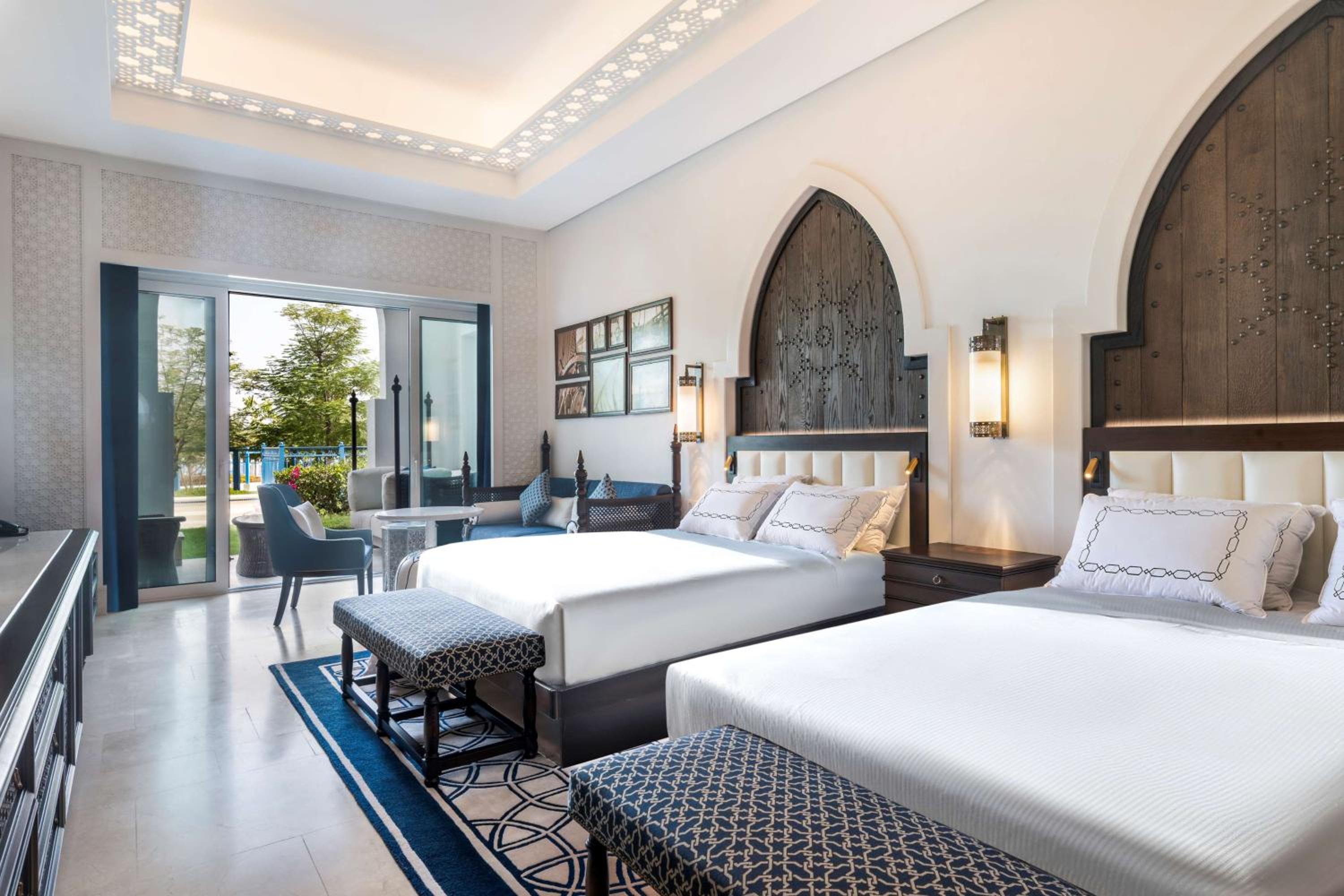Queen Guestroom with Two Queen Beds and Sea View (with waterpark access) - Photo 4