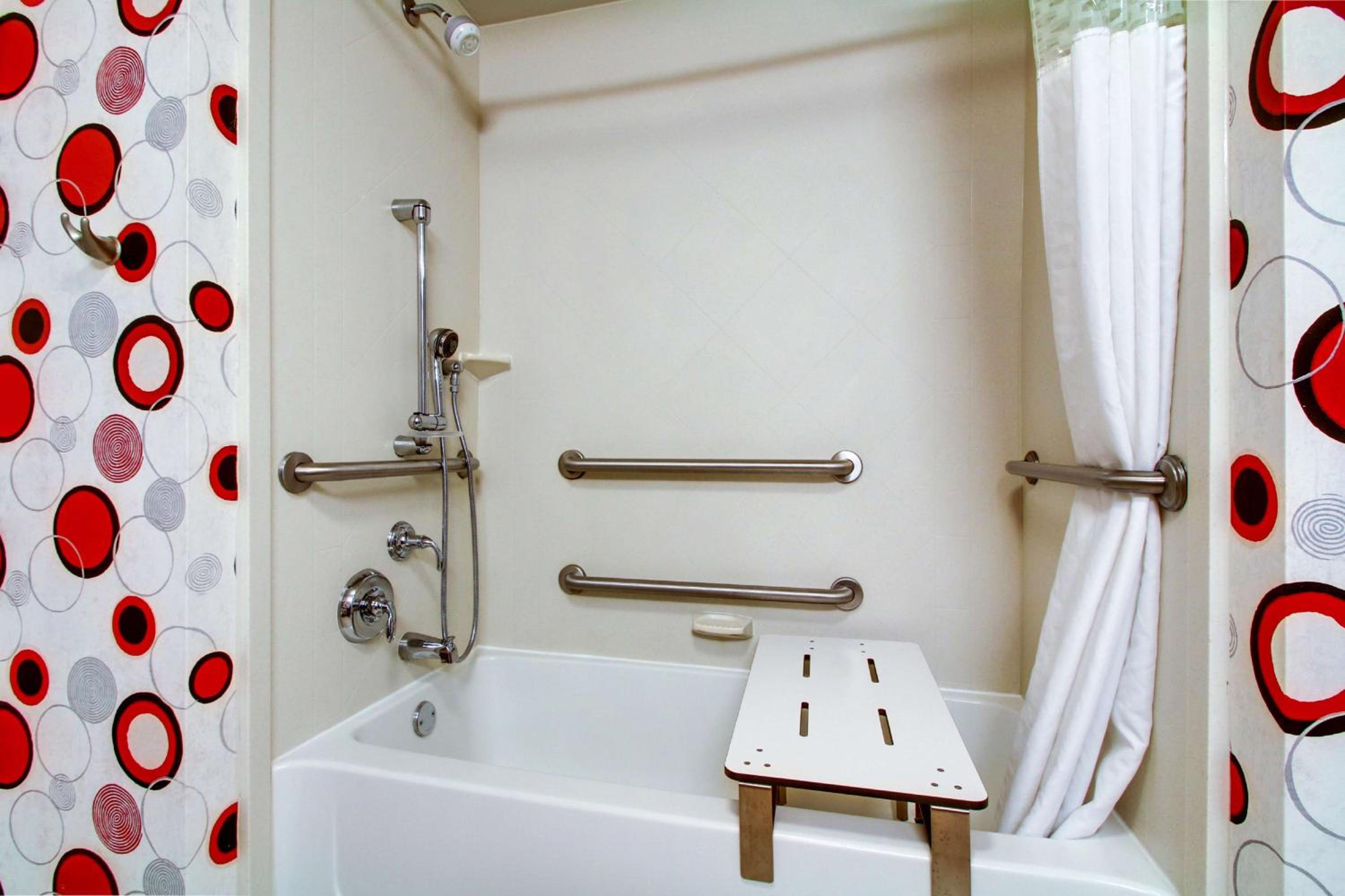 King Room with Accessible Tub - Mobility and Hearing Access/Non-Smoking - Photo 5