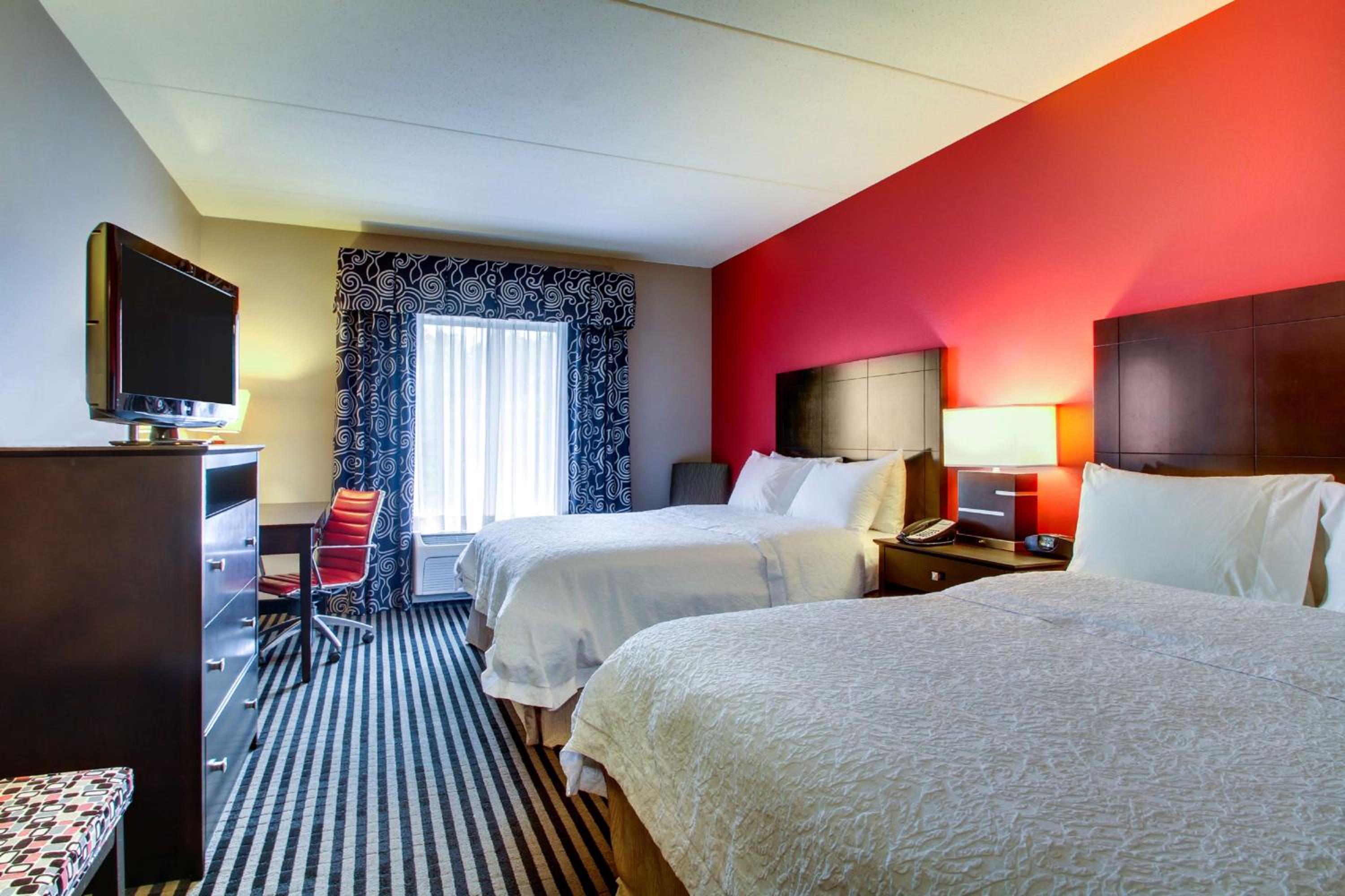 Queen Room - Non-Smoking - Photo 6
