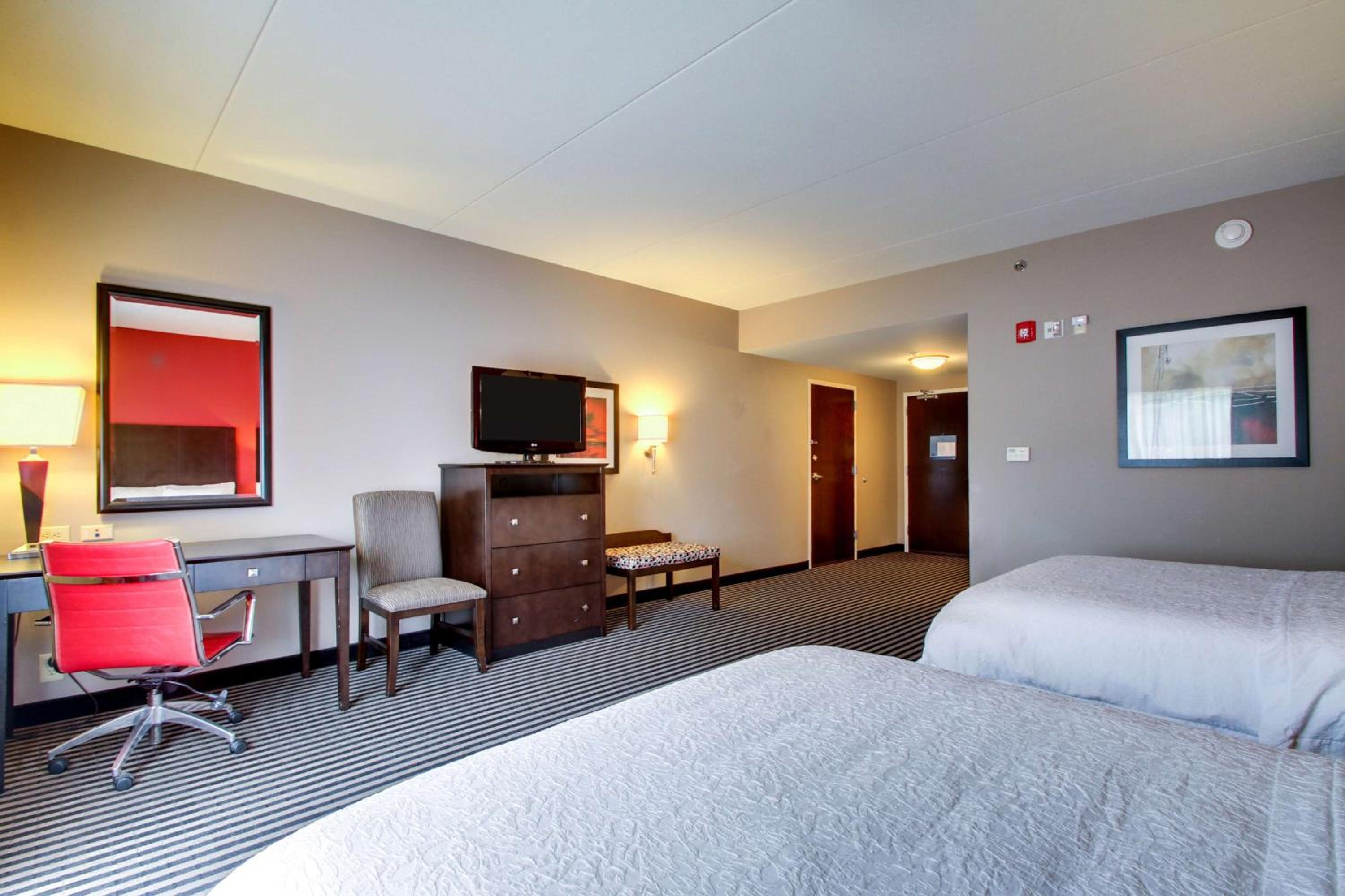 Queen Room with Two Queen Beds - Mobility and Hearing Access/Non-Smoking - Photo 3
