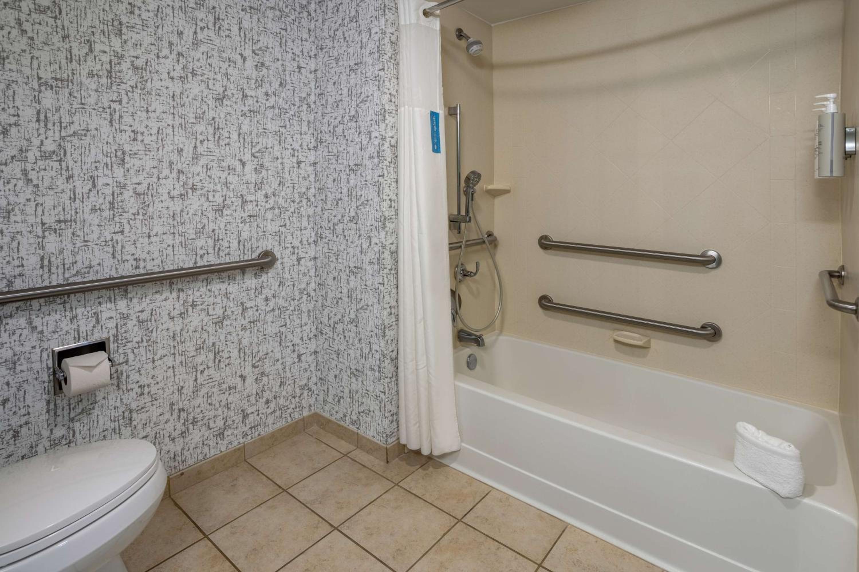 Queen Room with Two Queen Beds - Mobility and Hearing Access/Non-Smoking - Photo 5