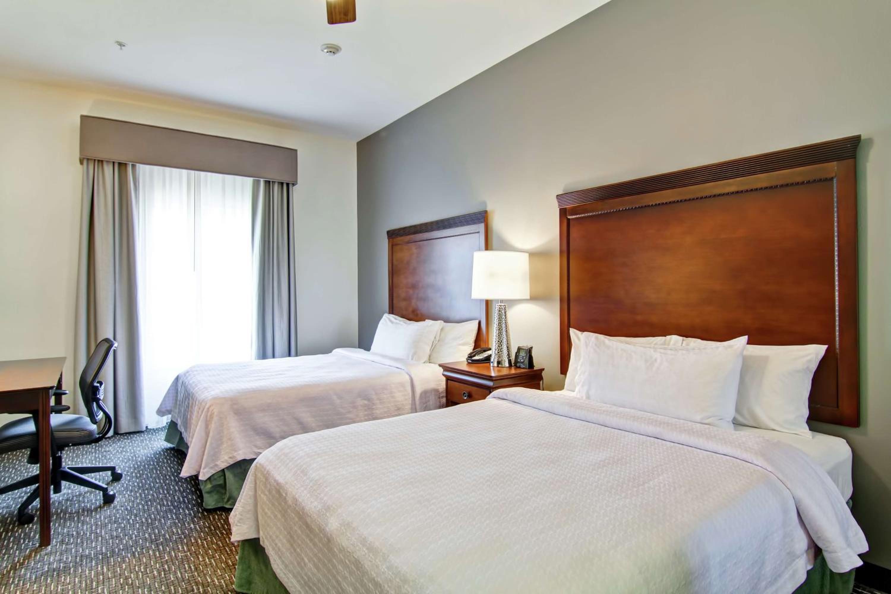 One-Bedroom Queen Suite with Two Queen Beds - Non-Smoking - Photo 2