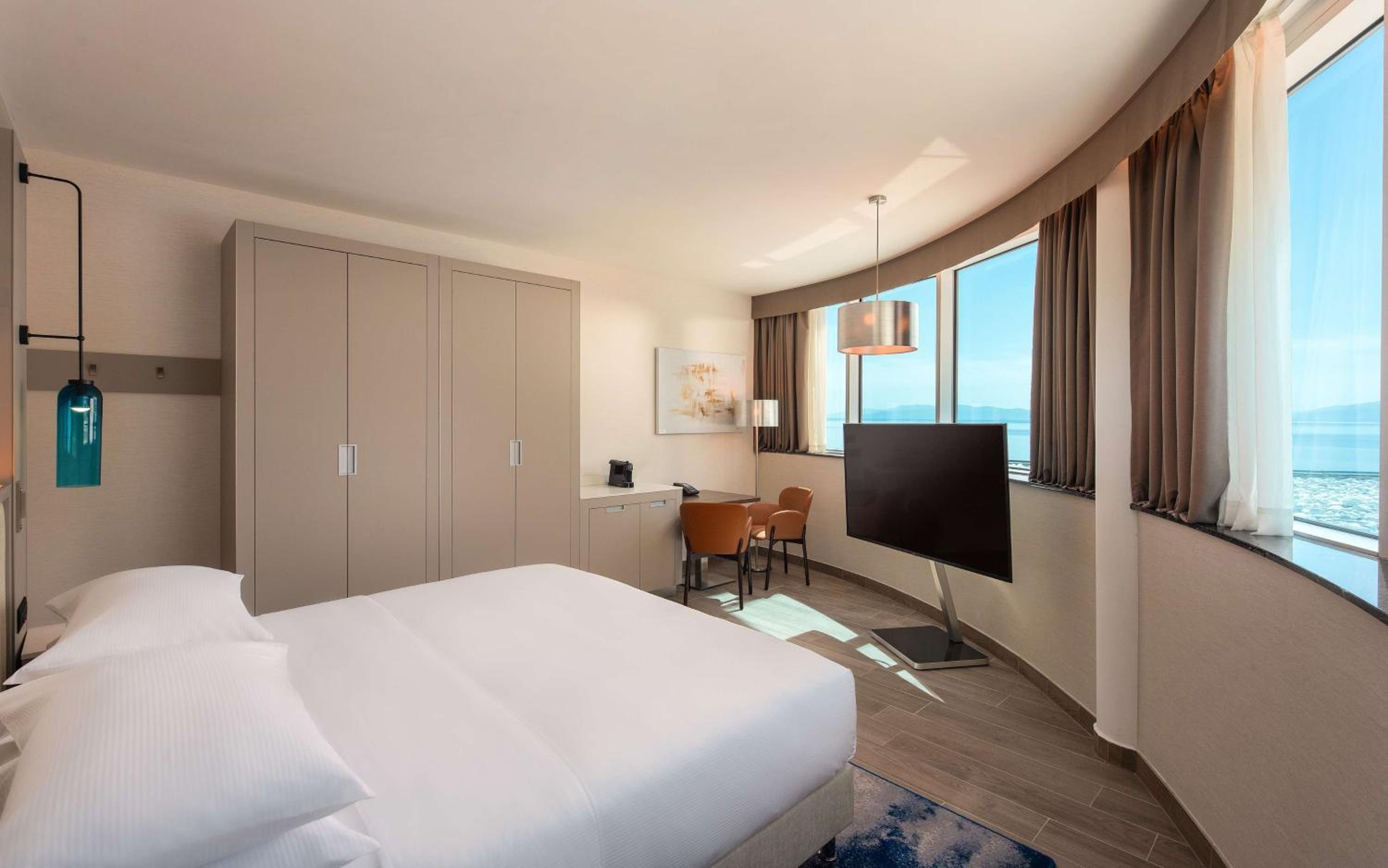 Superior King Room with Sea View - Photo 1