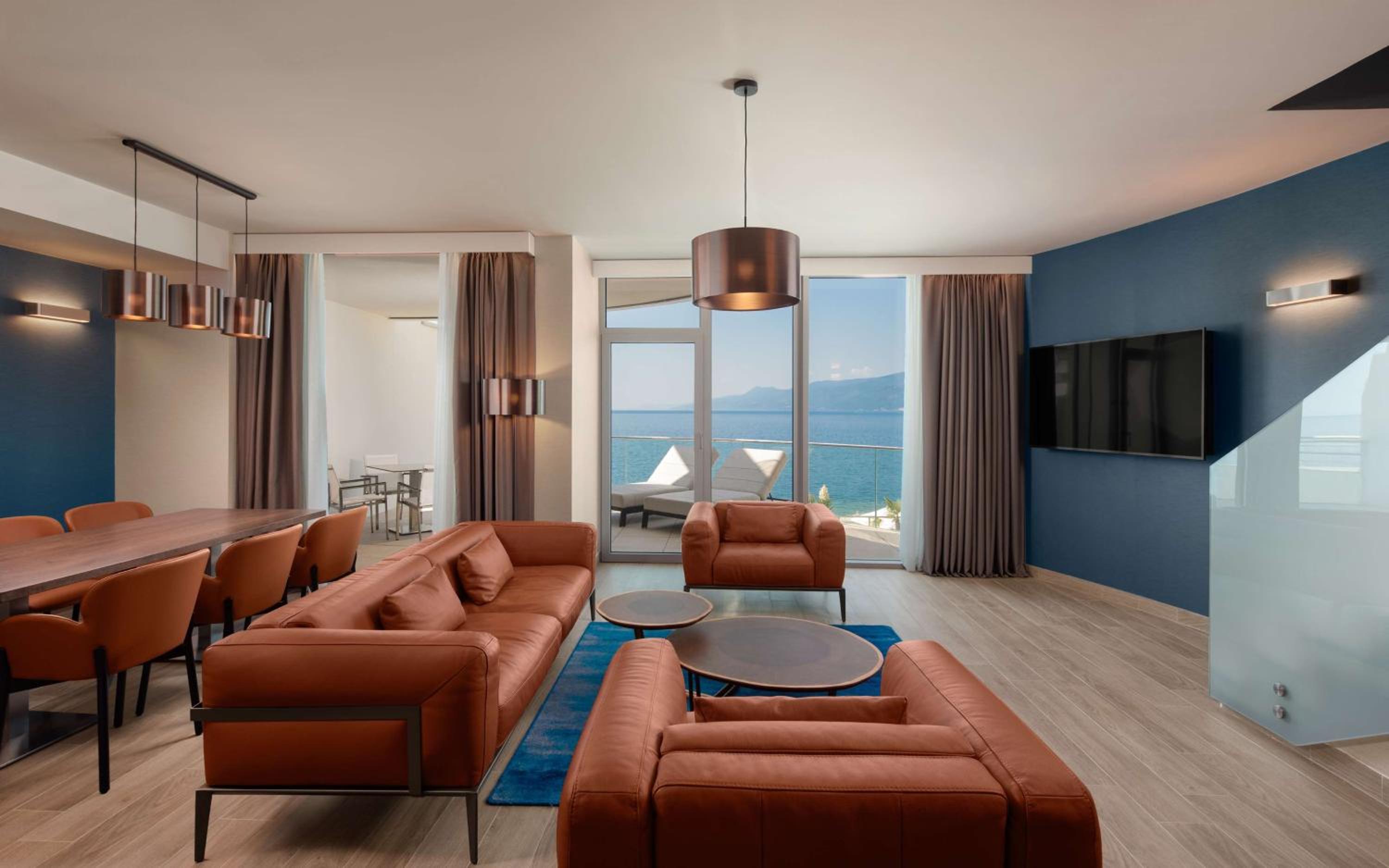 Three-Bedroom Villa Apartment with Sea View - Photo 1