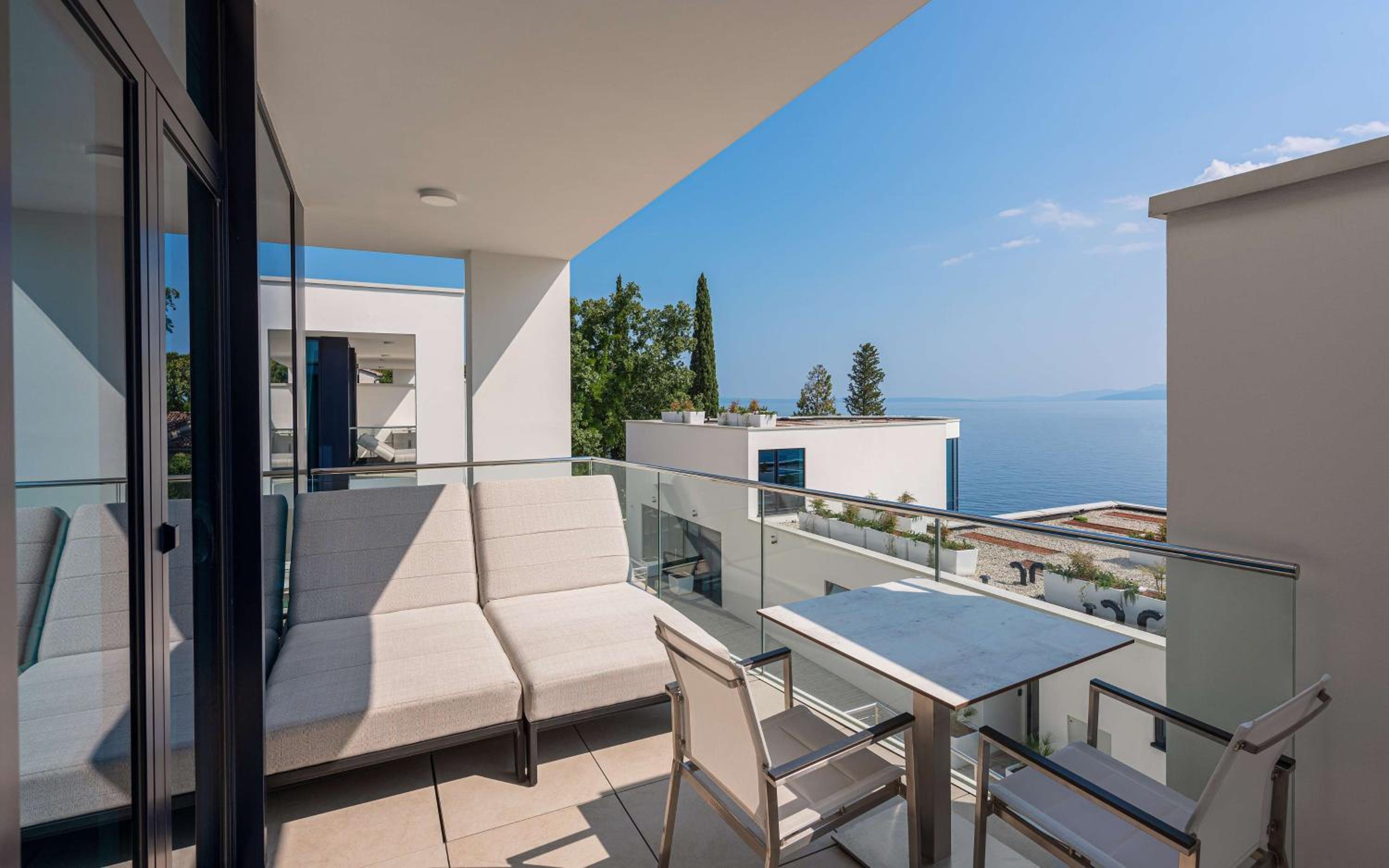 King Deluxe One-Bedroom Villa Suite Sea View - Photo 4