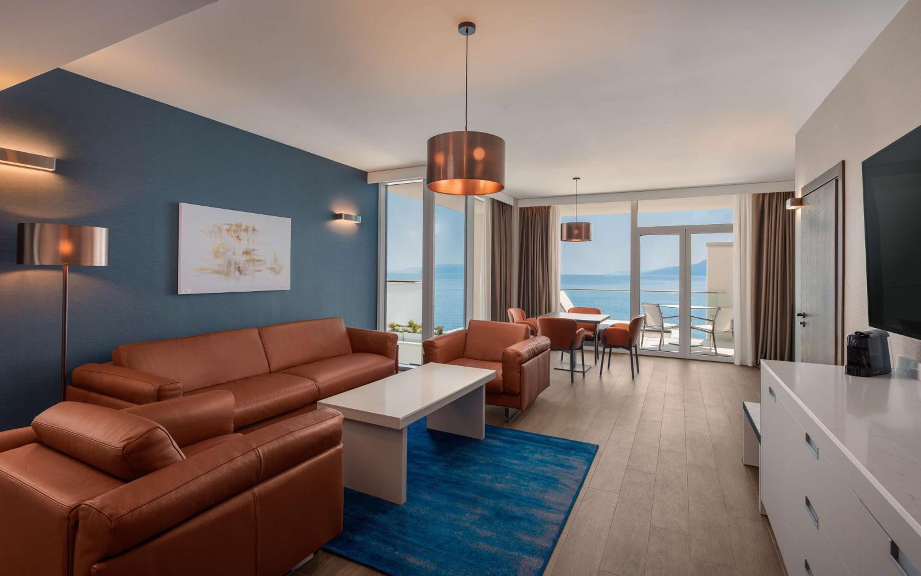 King Deluxe One-Bedroom Villa Suite Sea View - Photo 1
