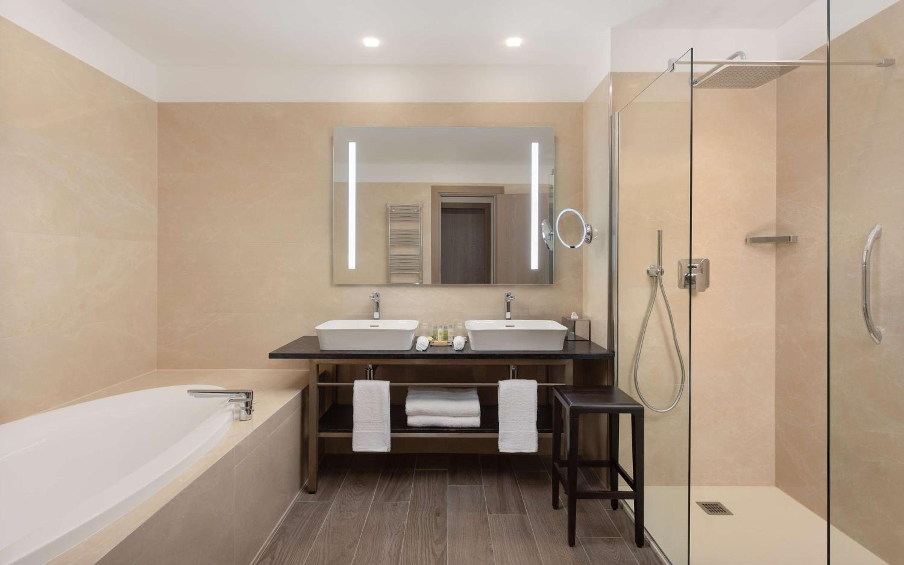 King Beach Front One-Bedroom Villa Apartment - Photo 4