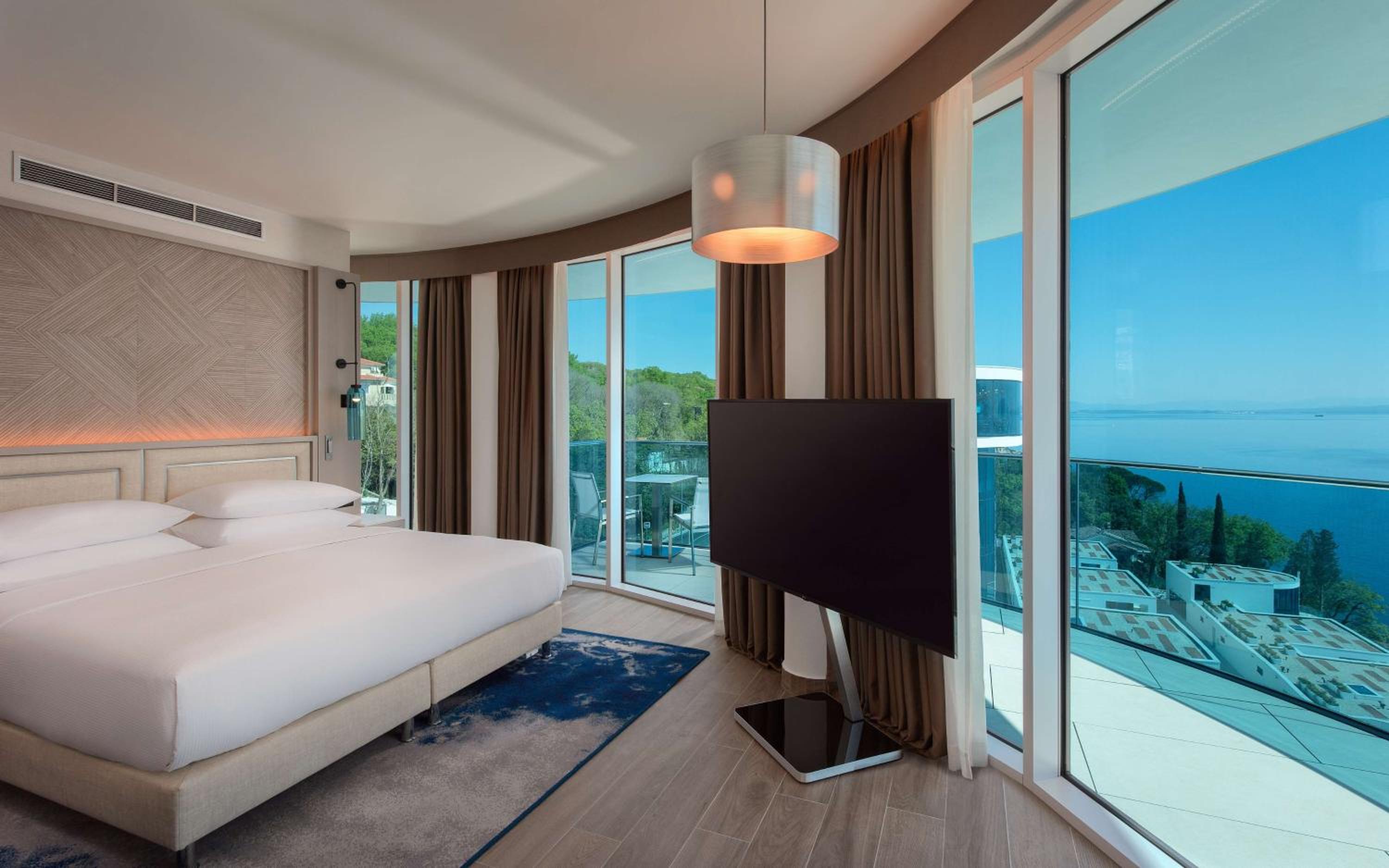 Junior Suite with Balcony and Sea View - Photo 1
