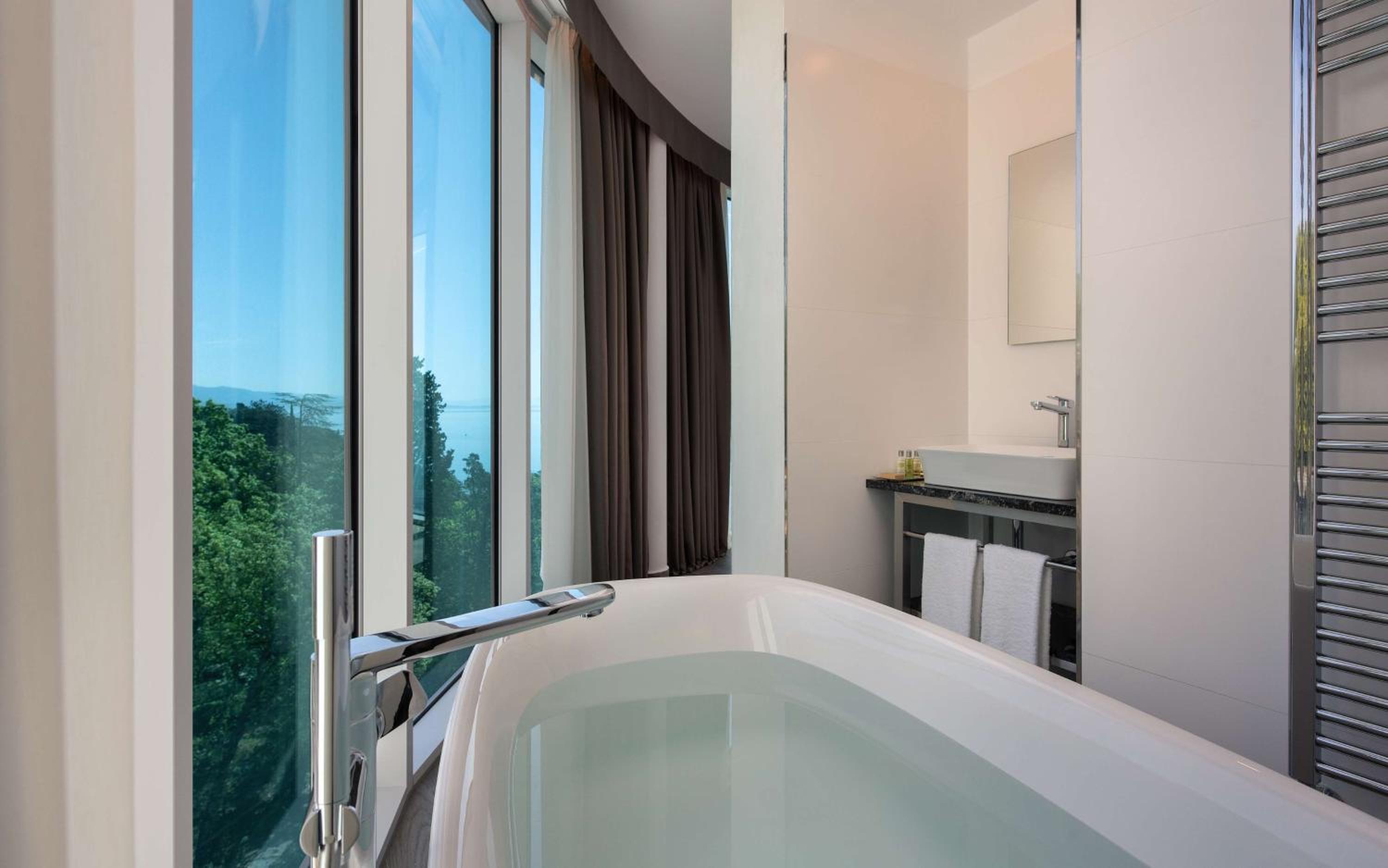 Panorama Suite with Balcony and Sea View - Photo 4
