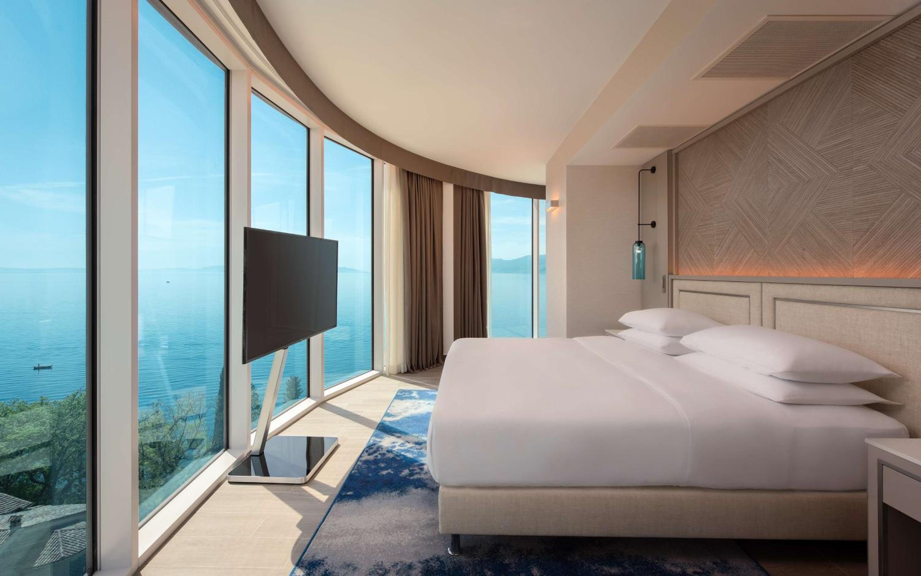 Panorama Suite with Balcony and Sea View - Photo 1