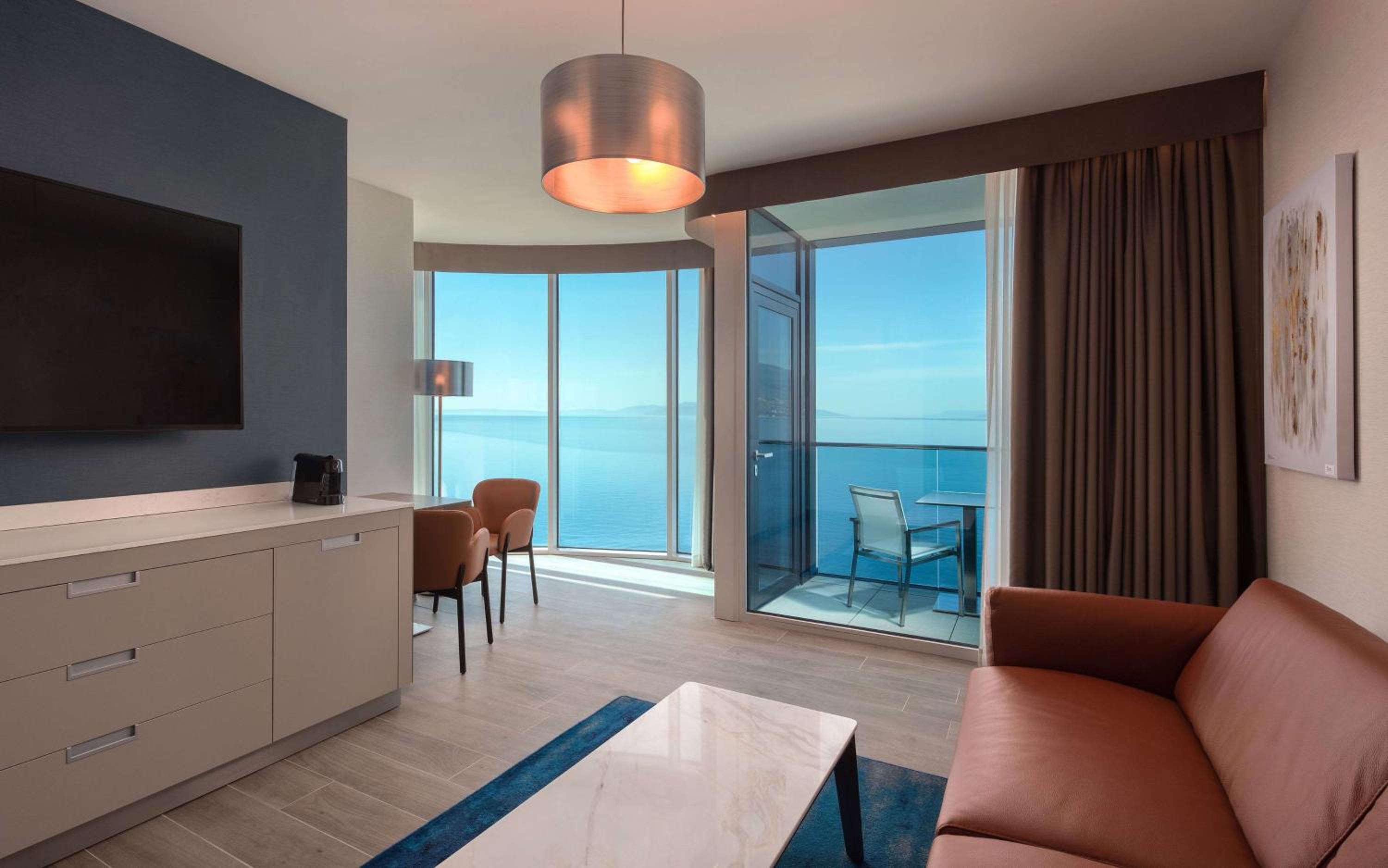 Panorama Suite with Balcony and Sea View - Photo 2