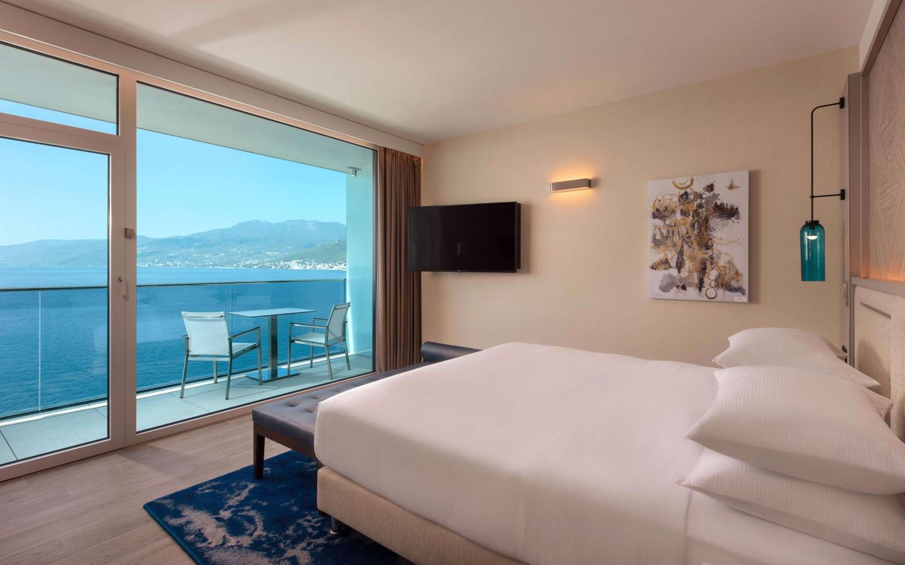 King Room with Balcony and Sea View - Photo 3