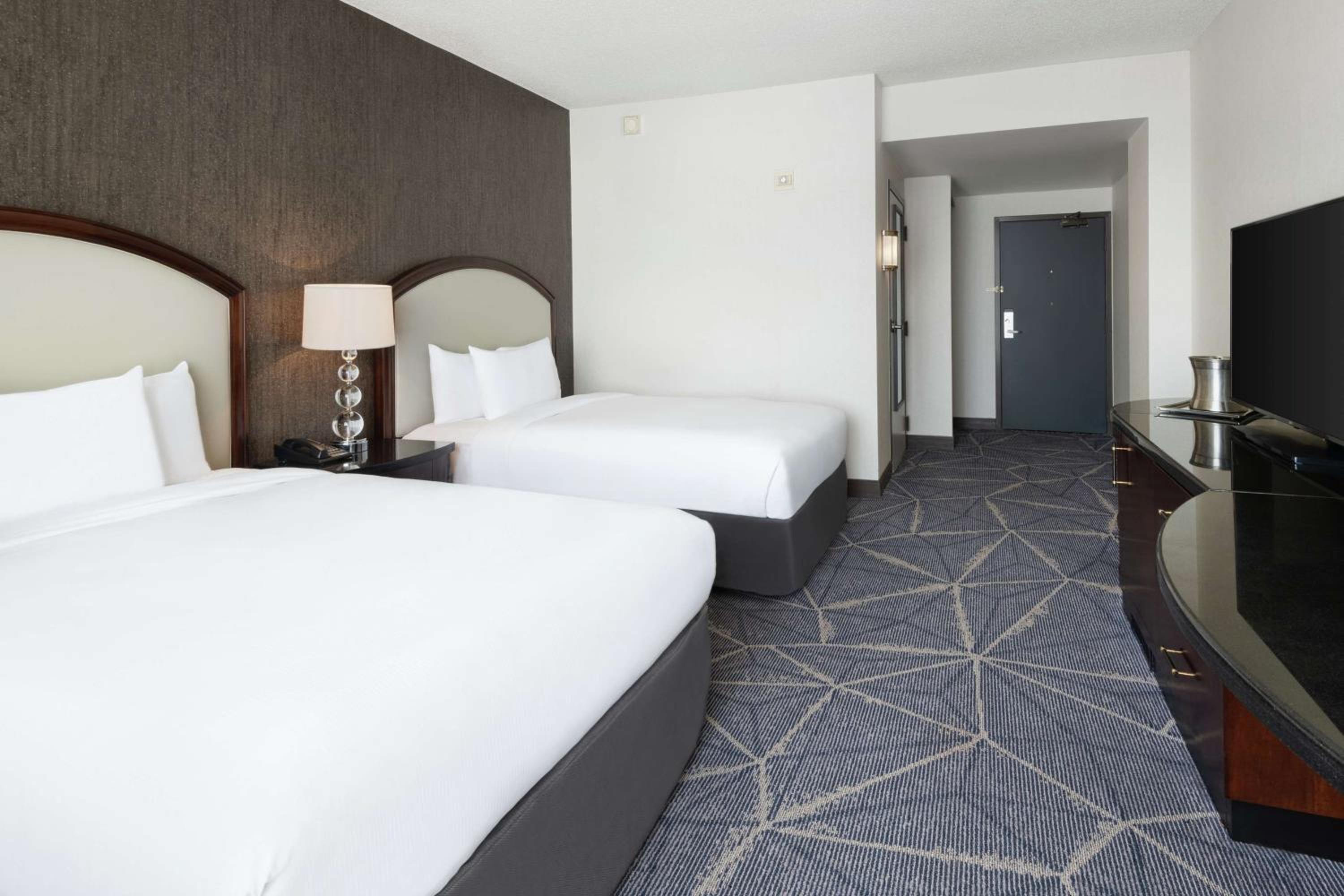 Double Room with Two Double Beds - Mobility Access - Photo 3