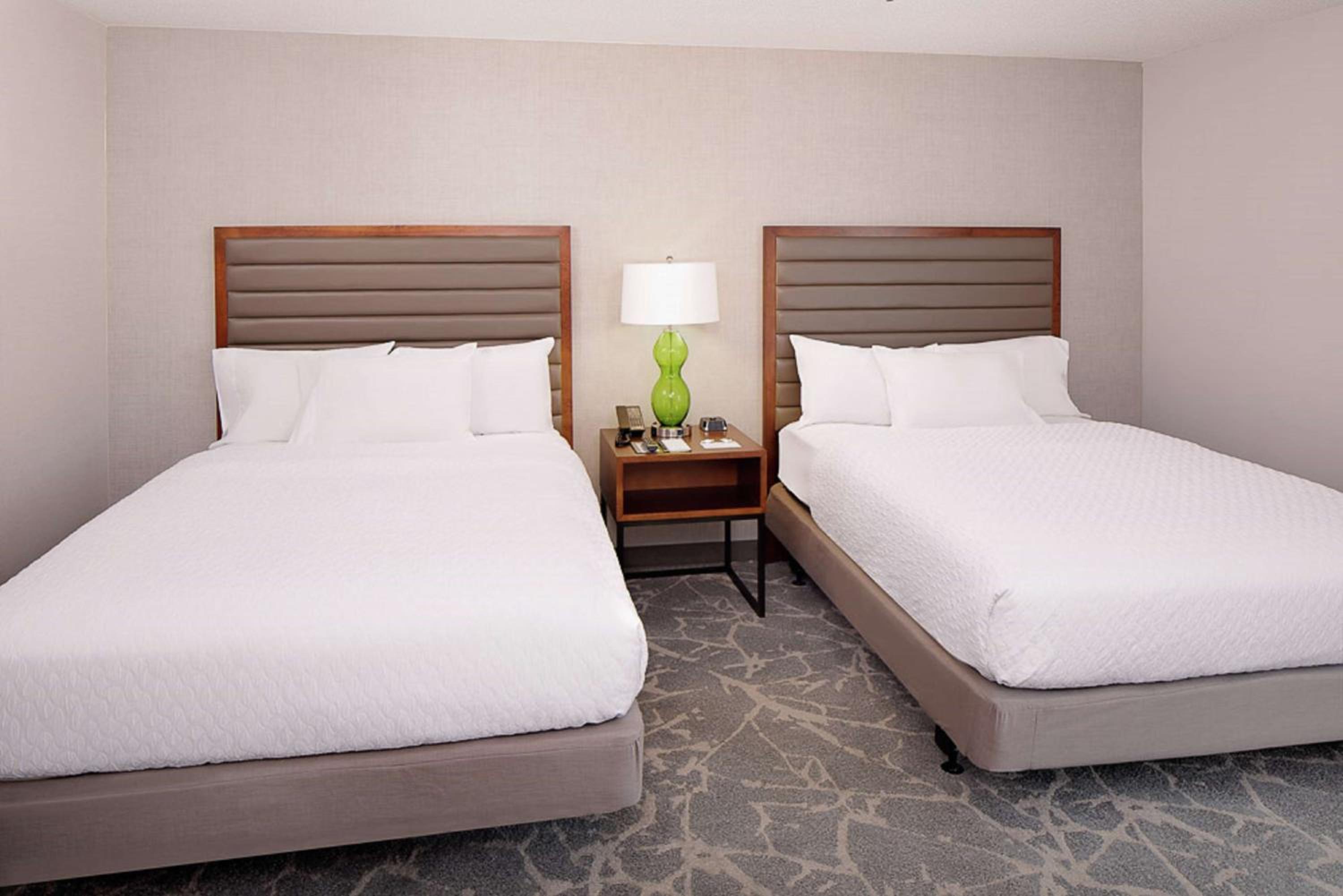 One-Bedroom Suite with Two Double Beds and Roll-in Shower - Mobility Access/Non-Smoking - Photo 2