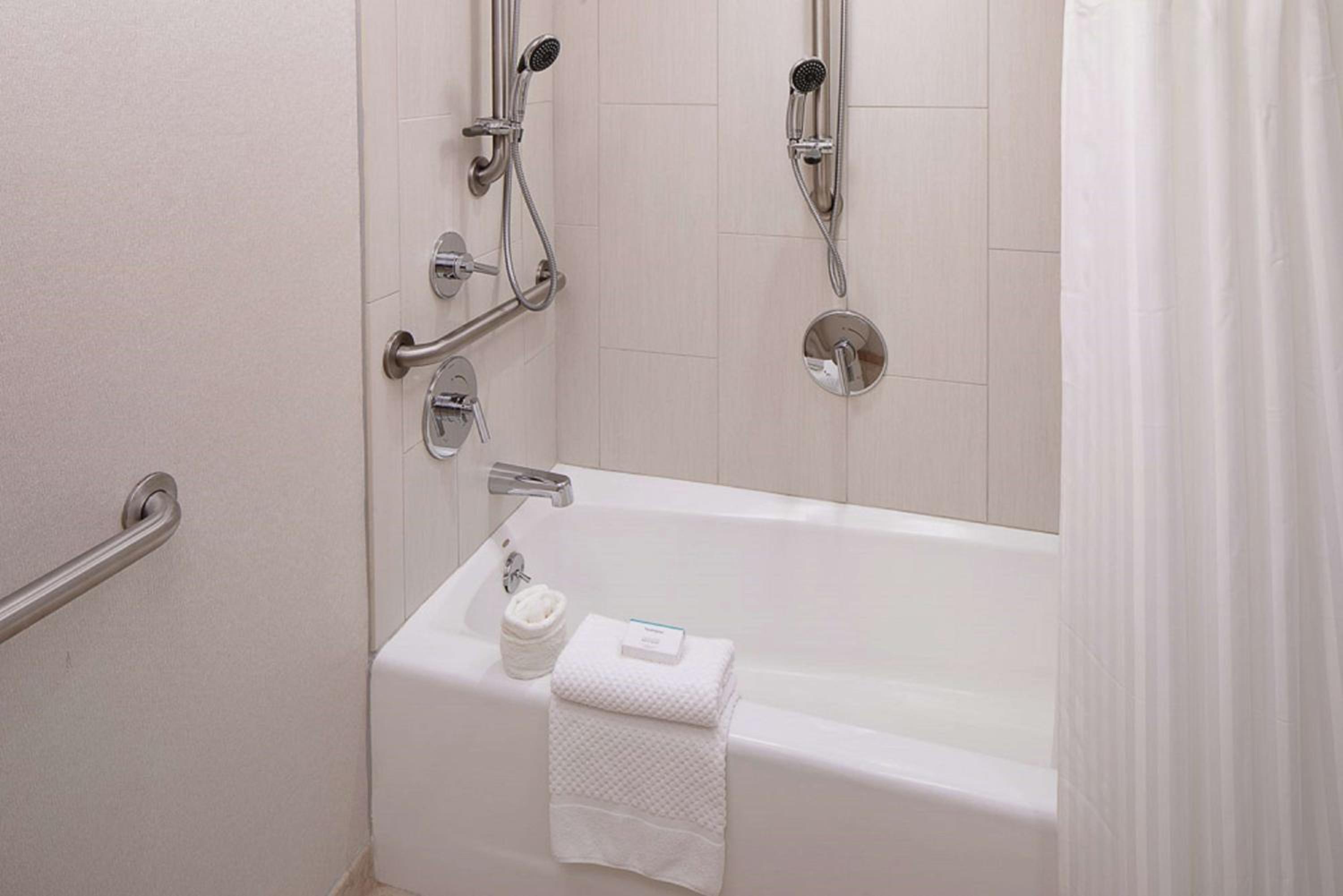 Premium Double Suite - Disability Access/Non-Smoking - Photo 3
