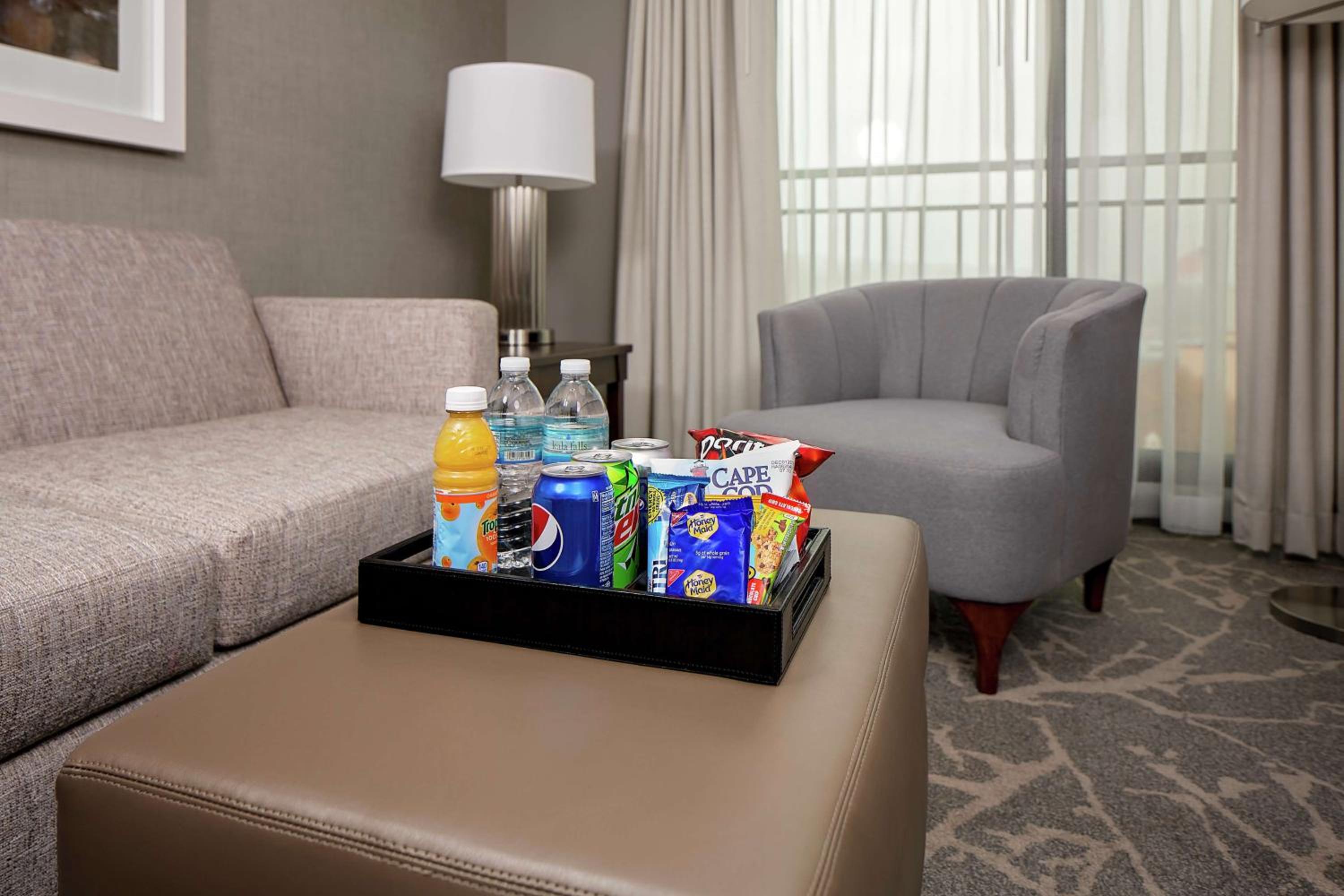 Premium King Suite - Non-Smoking - Photo 3