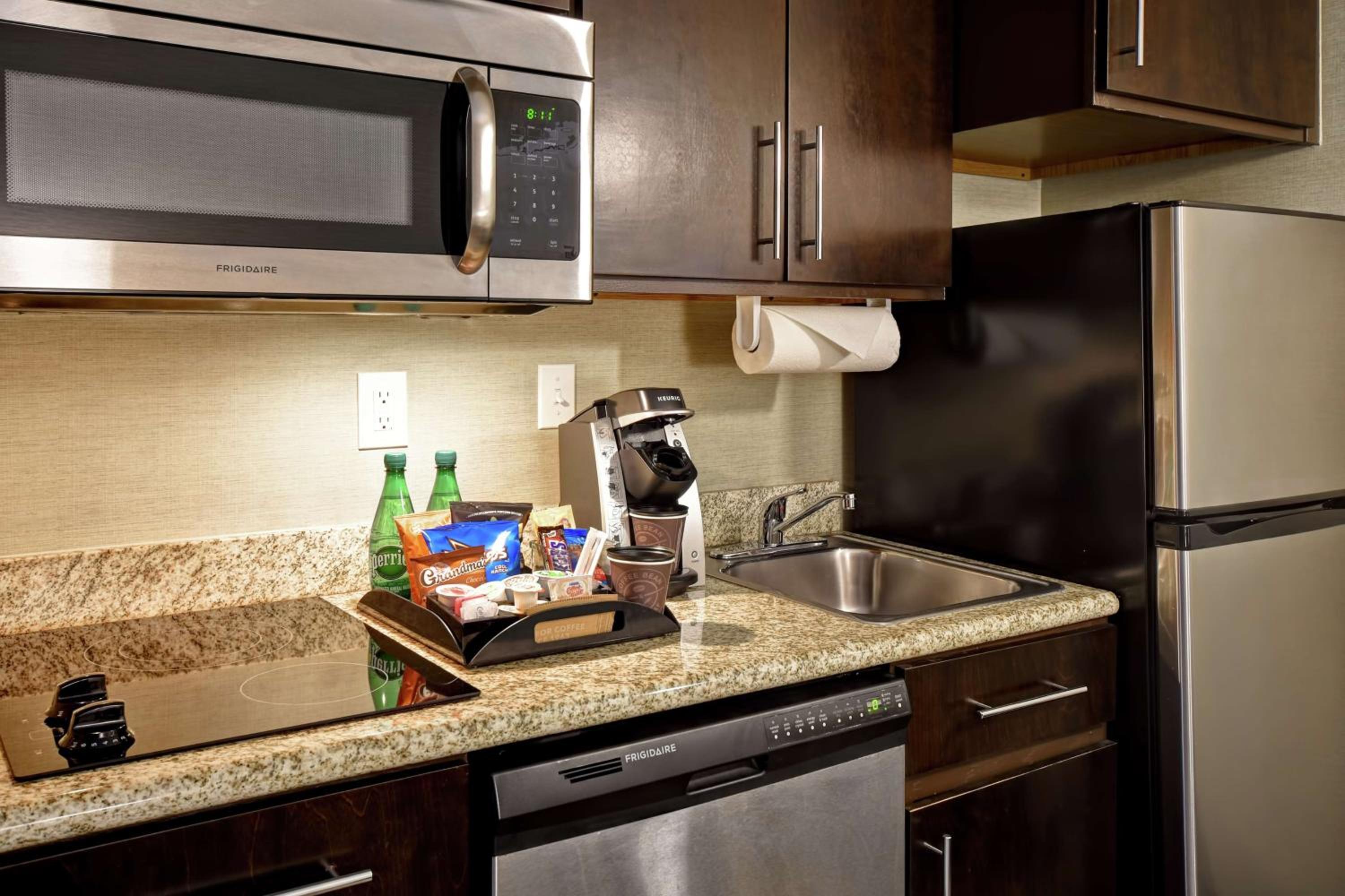 Premium One-Bedroom King Suite - Non-Smoking