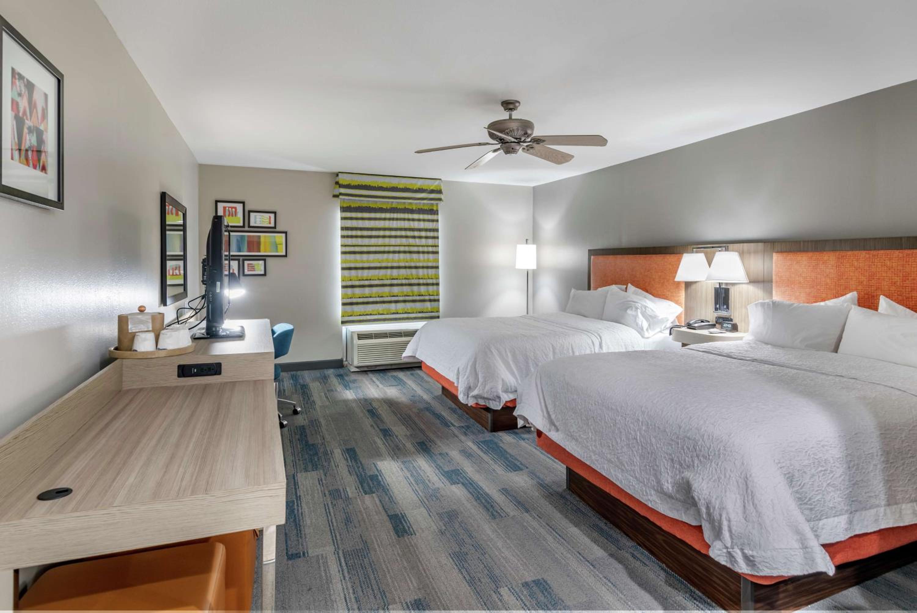 Queen Room with Two Queen Beds - Non-Smoking - Photo 1