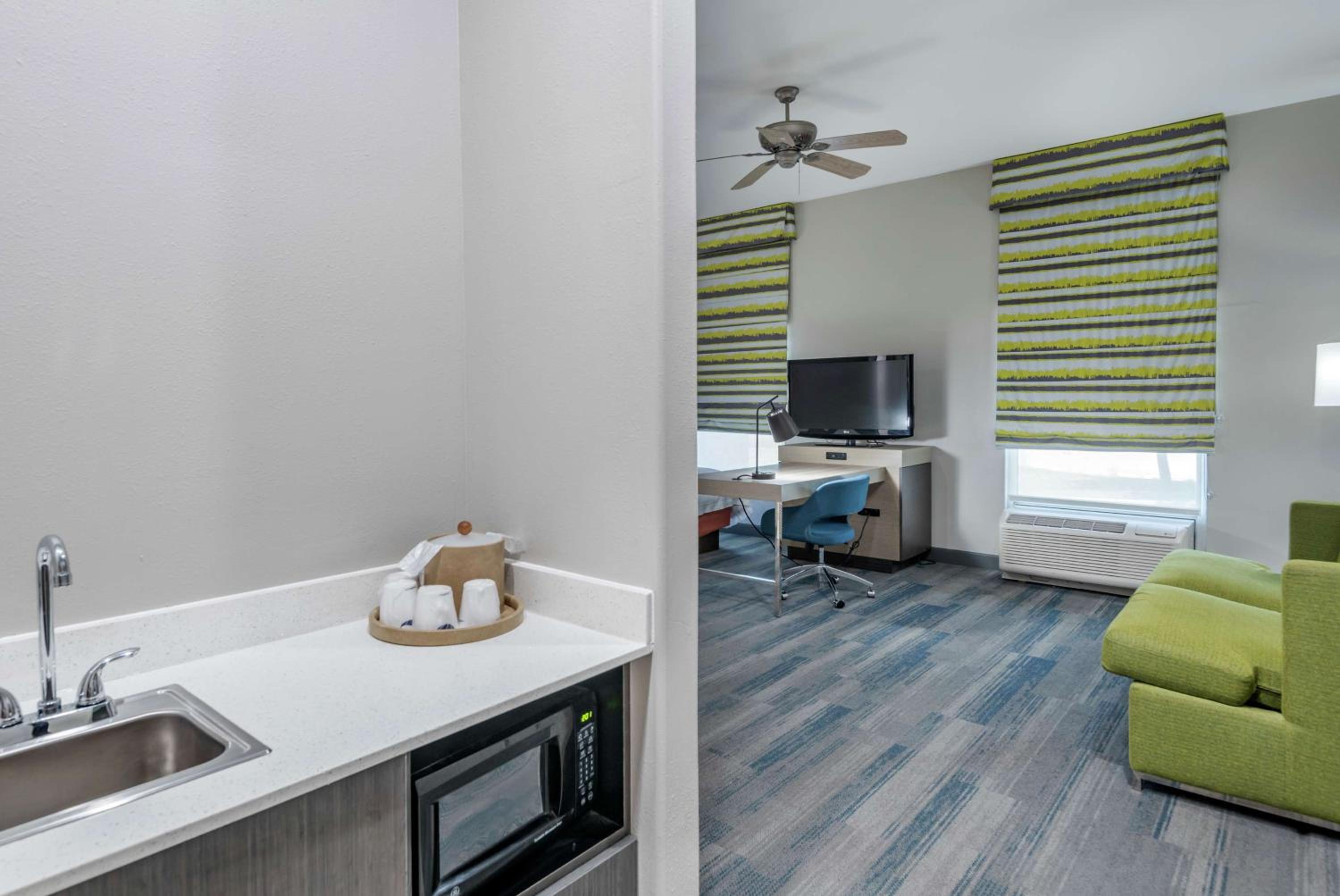 Studio Suite with Two Queen Beds - Non-Smoking photo 2