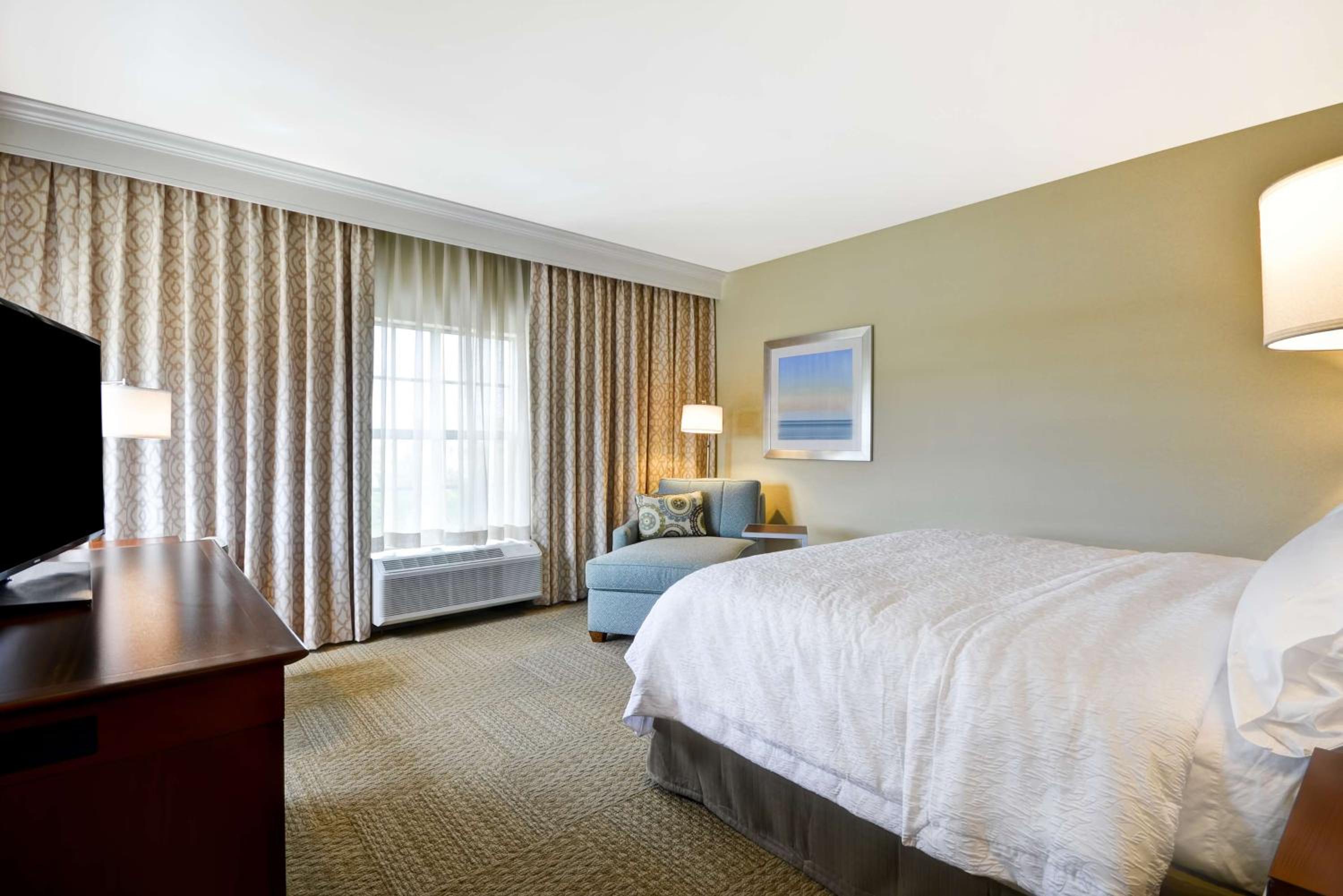 Executive King Room - Non-Smoking - Photo 7